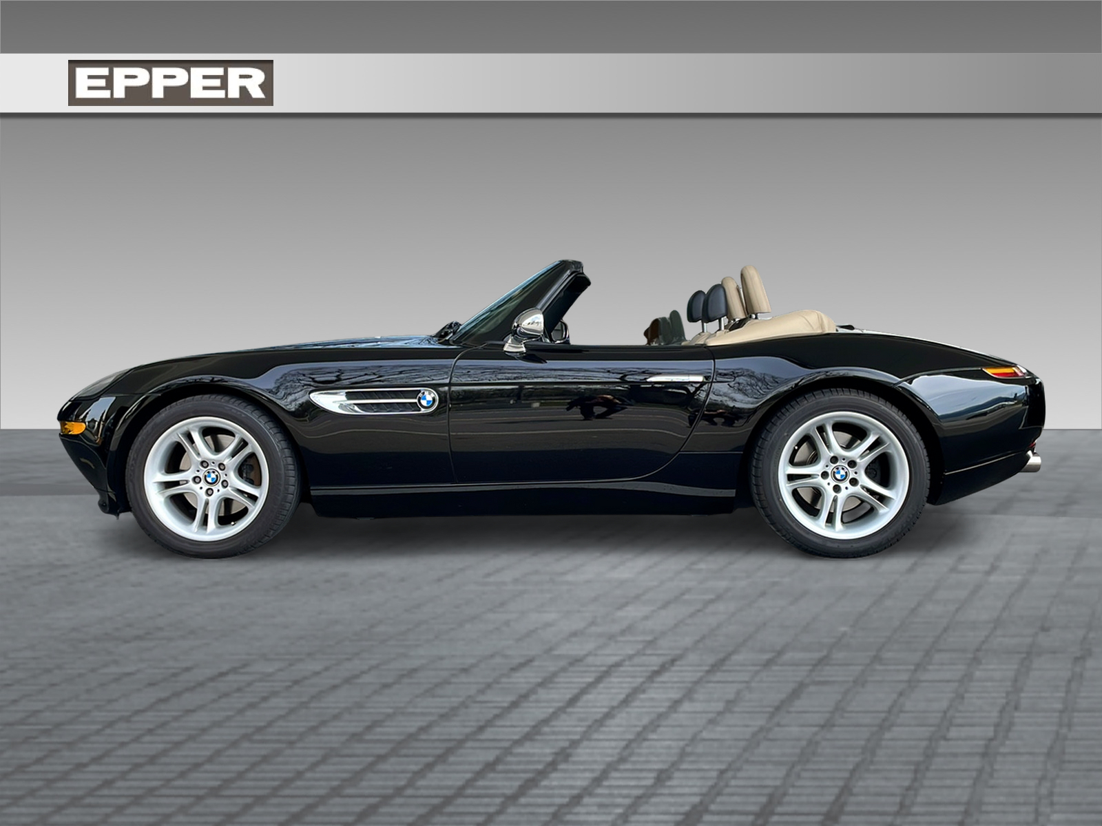 BMW Z8 Roadster-showroom-element-2