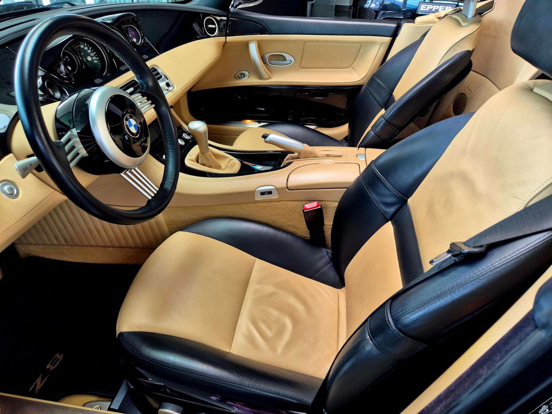 BMW Z8 Roadster-image-14