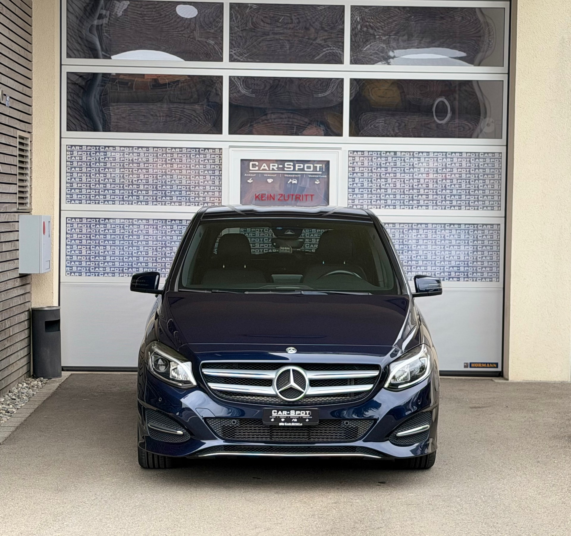 MERCEDES-BENZ B 180 Urban 7G-DCT-showroom-element-1