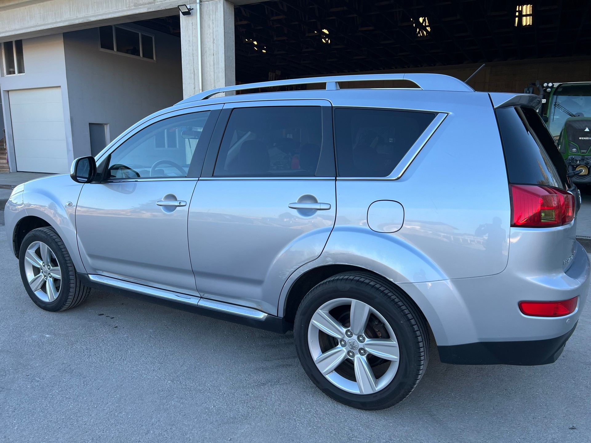PEUGEOT 4007 2.2 HDi Dynamic-image-3