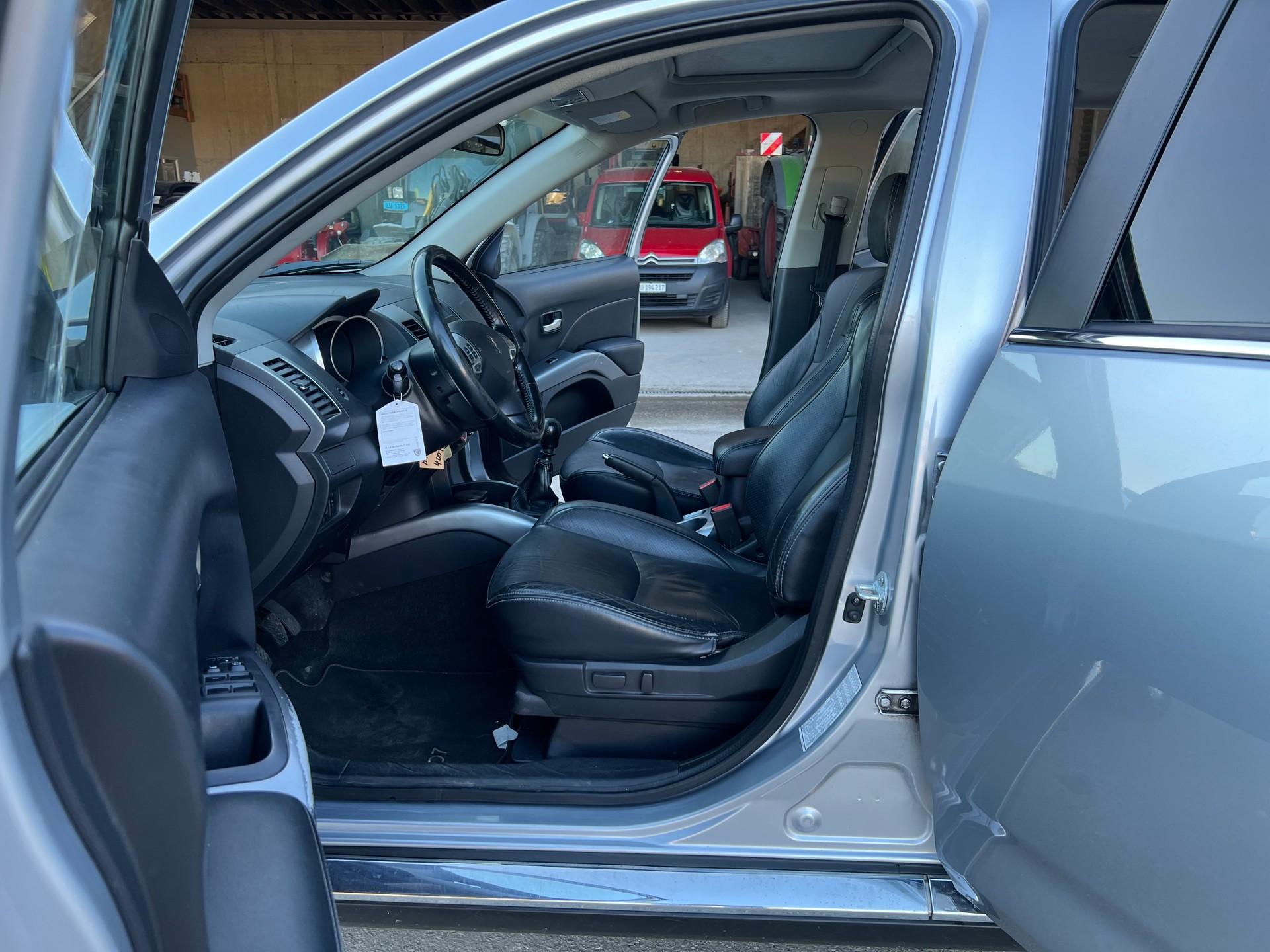 PEUGEOT 4007 2.2 HDi Dynamic-image-8