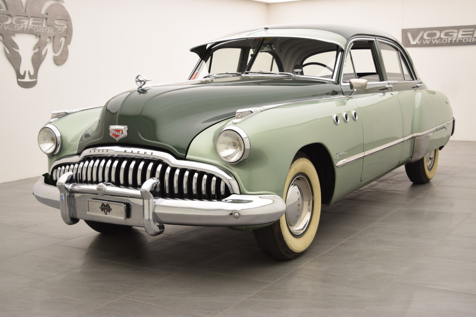 BUICK Super Eight 4 Door Sedan-showroom-element-1