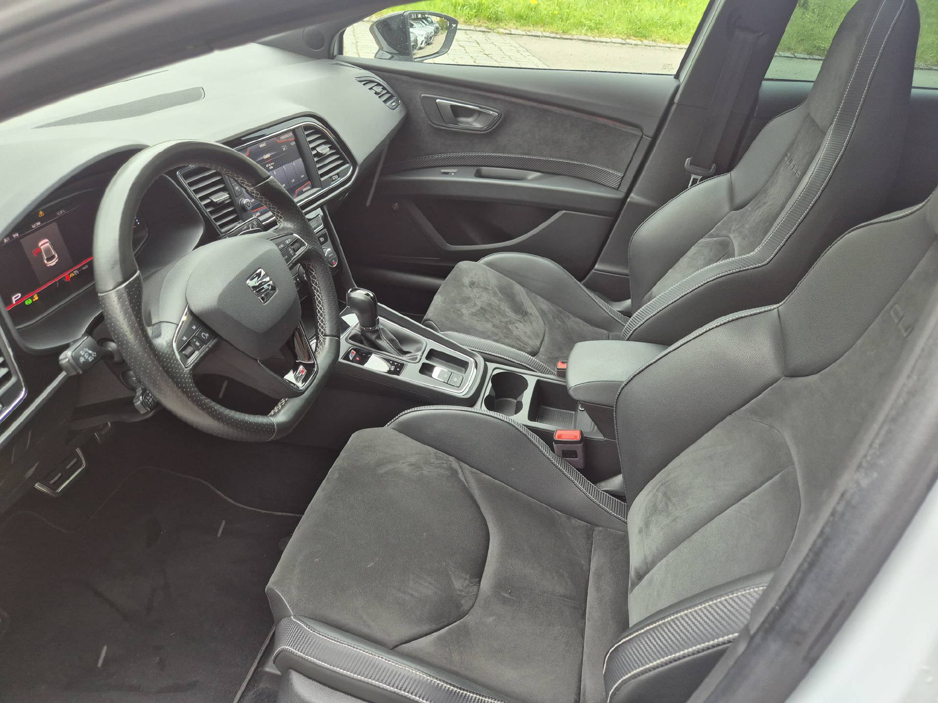 SEAT Leon 2.0 TSI 300 Cupra DSG-image-8
