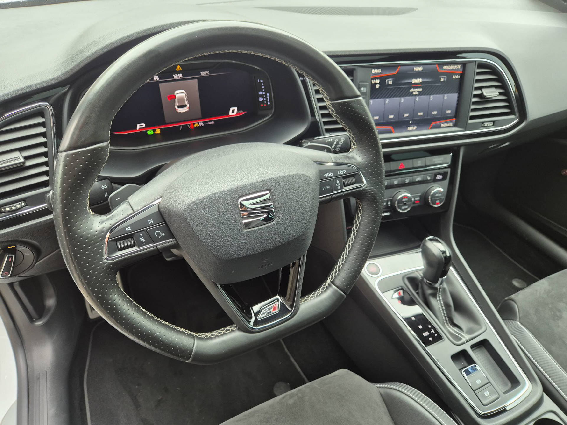 SEAT Leon 2.0 TSI 300 Cupra DSG-image-9