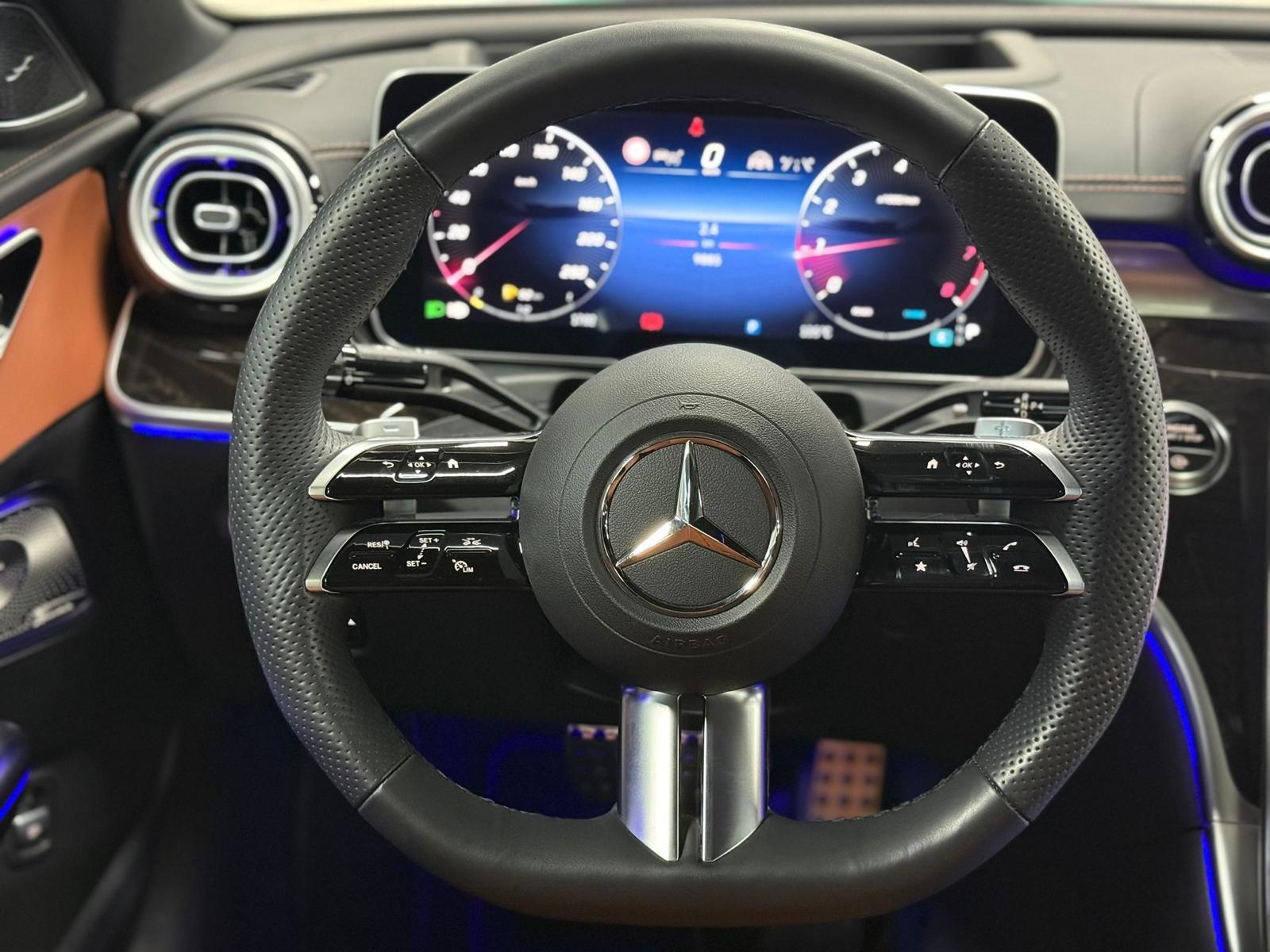 MERCEDES-BENZ C 300 4Matic AMG Line-image-14