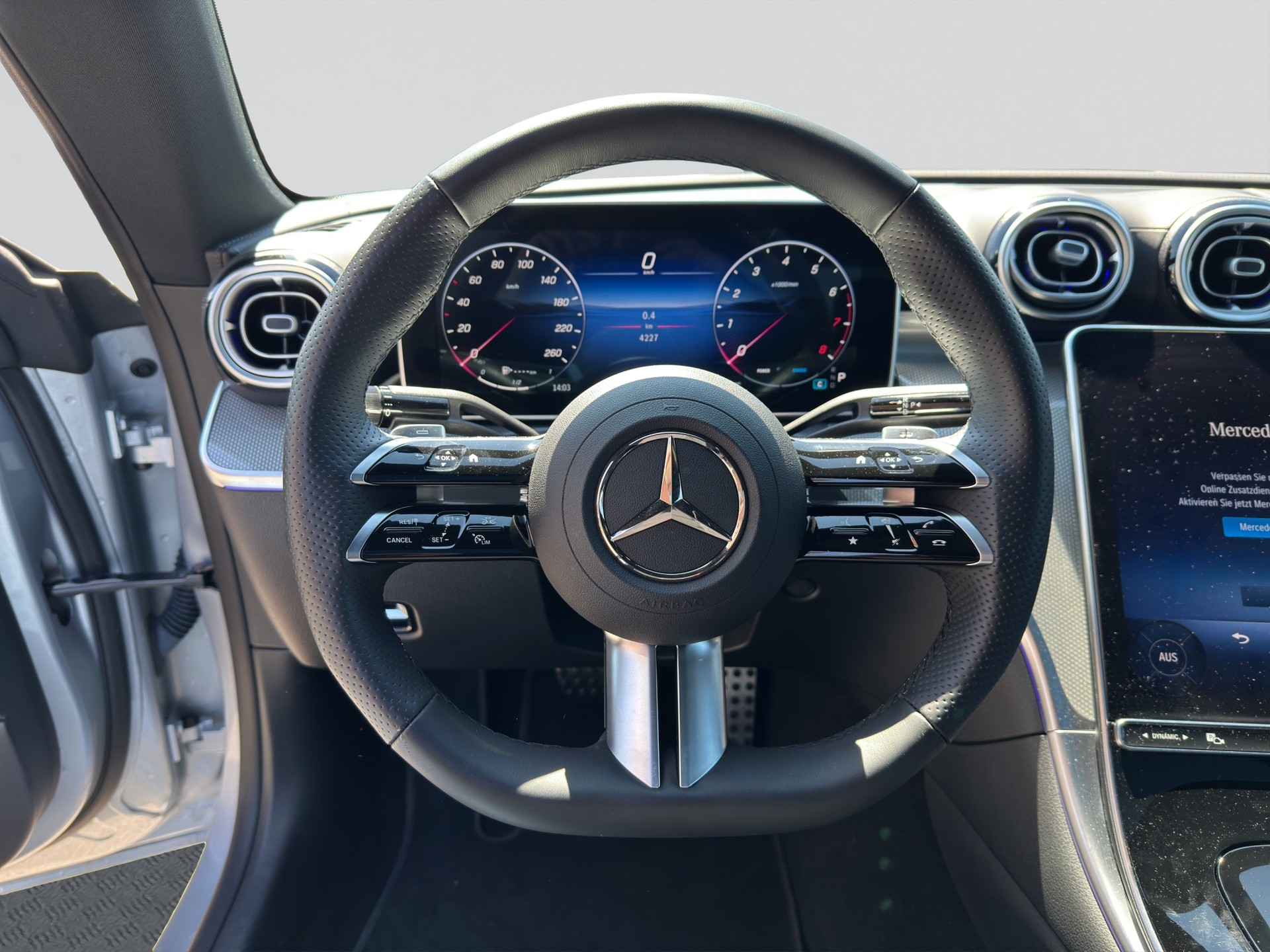 MERCEDES-BENZ CLE 200 AMG Night 9G-Tronic-image-9