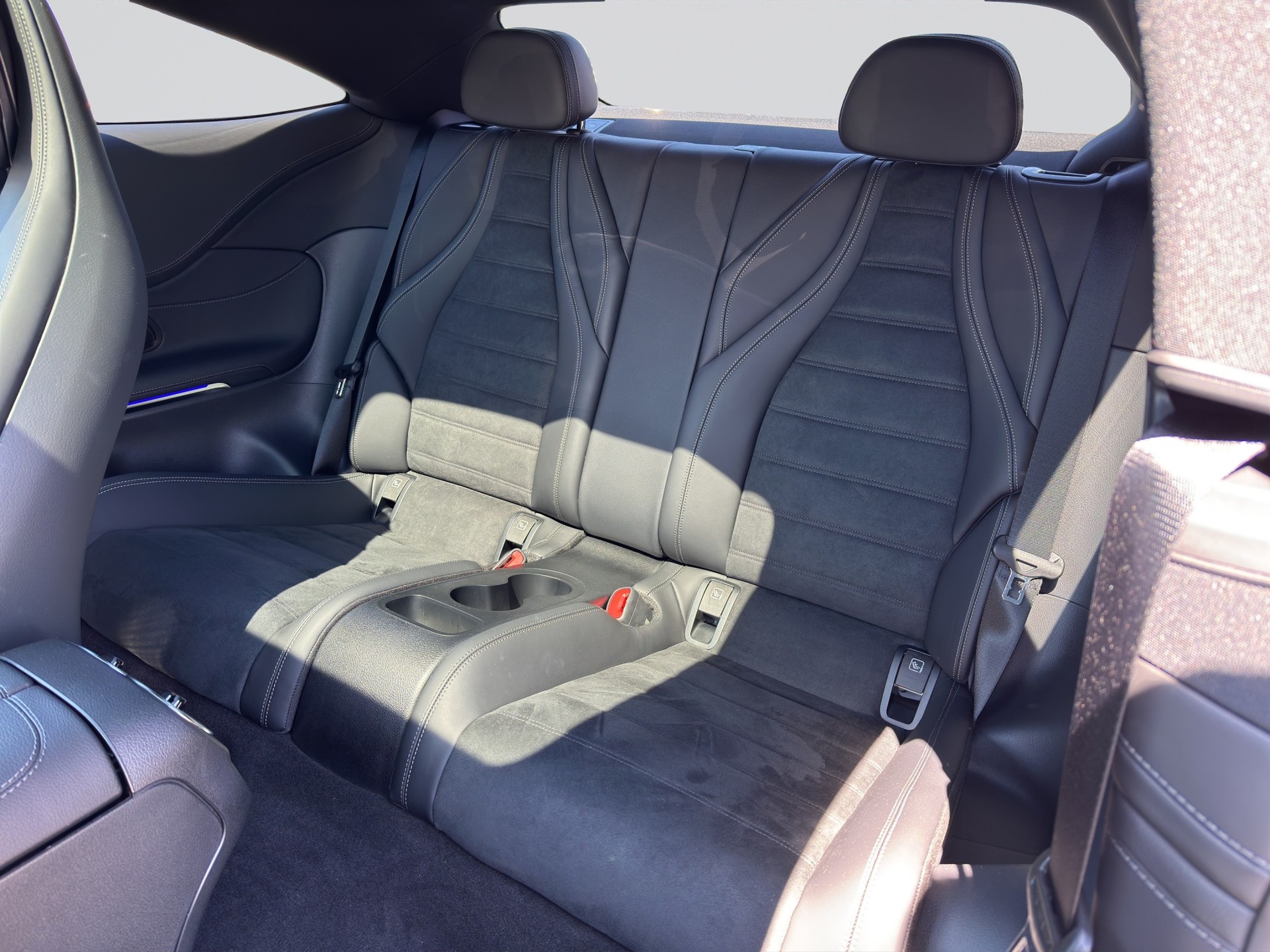 MERCEDES-BENZ CLE 200 AMG Night 9G-Tronic-image-7