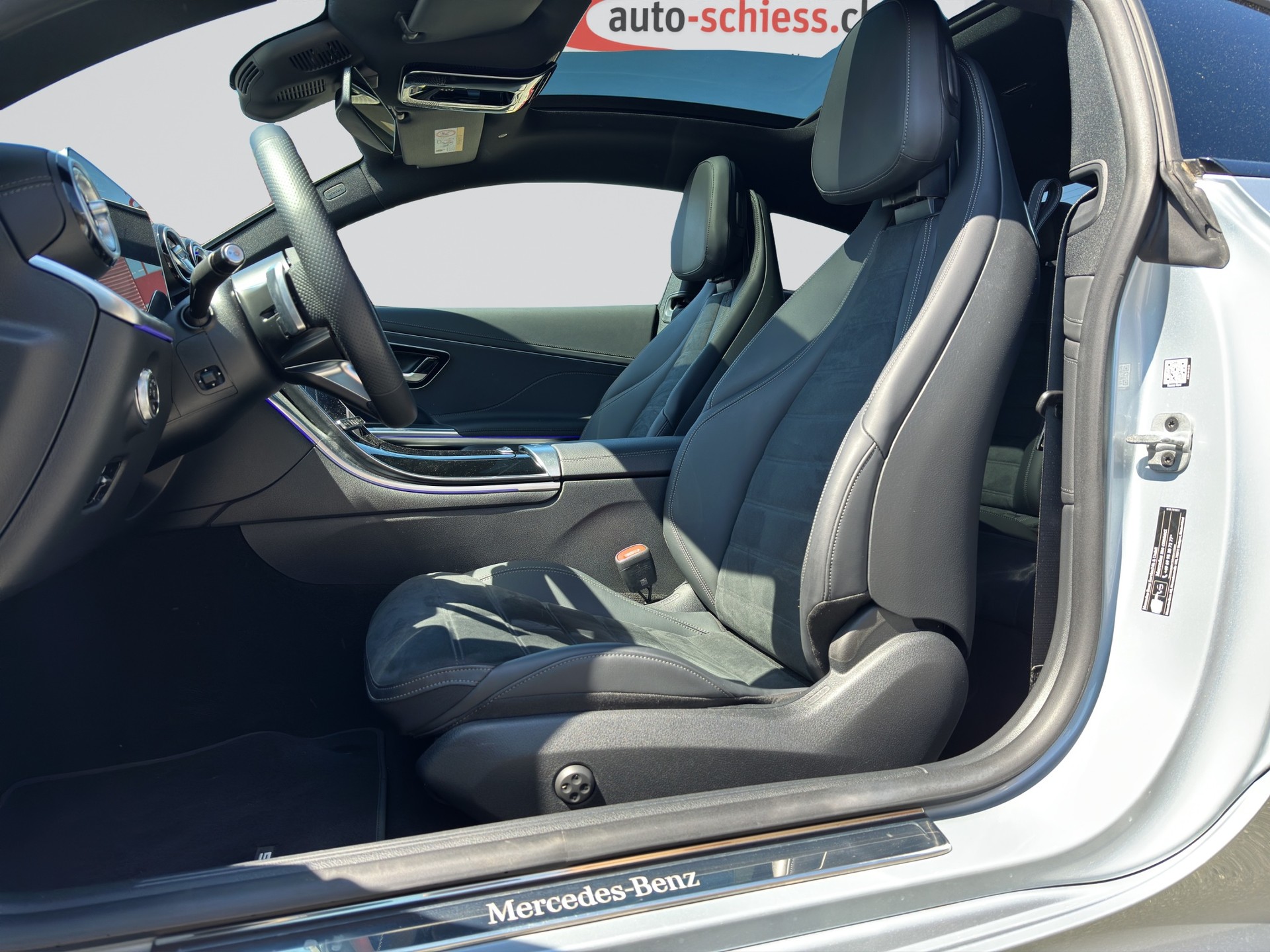 MERCEDES-BENZ CLE 200 AMG Night 9G-Tronic-image-5