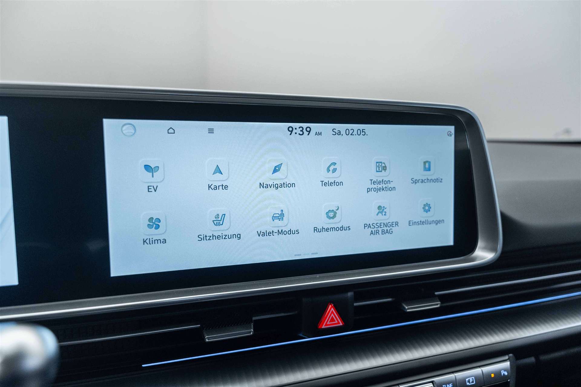 HYUNDAI Ioniq 6 77kWh Plus Line 325PS 4WD Automat-image-22