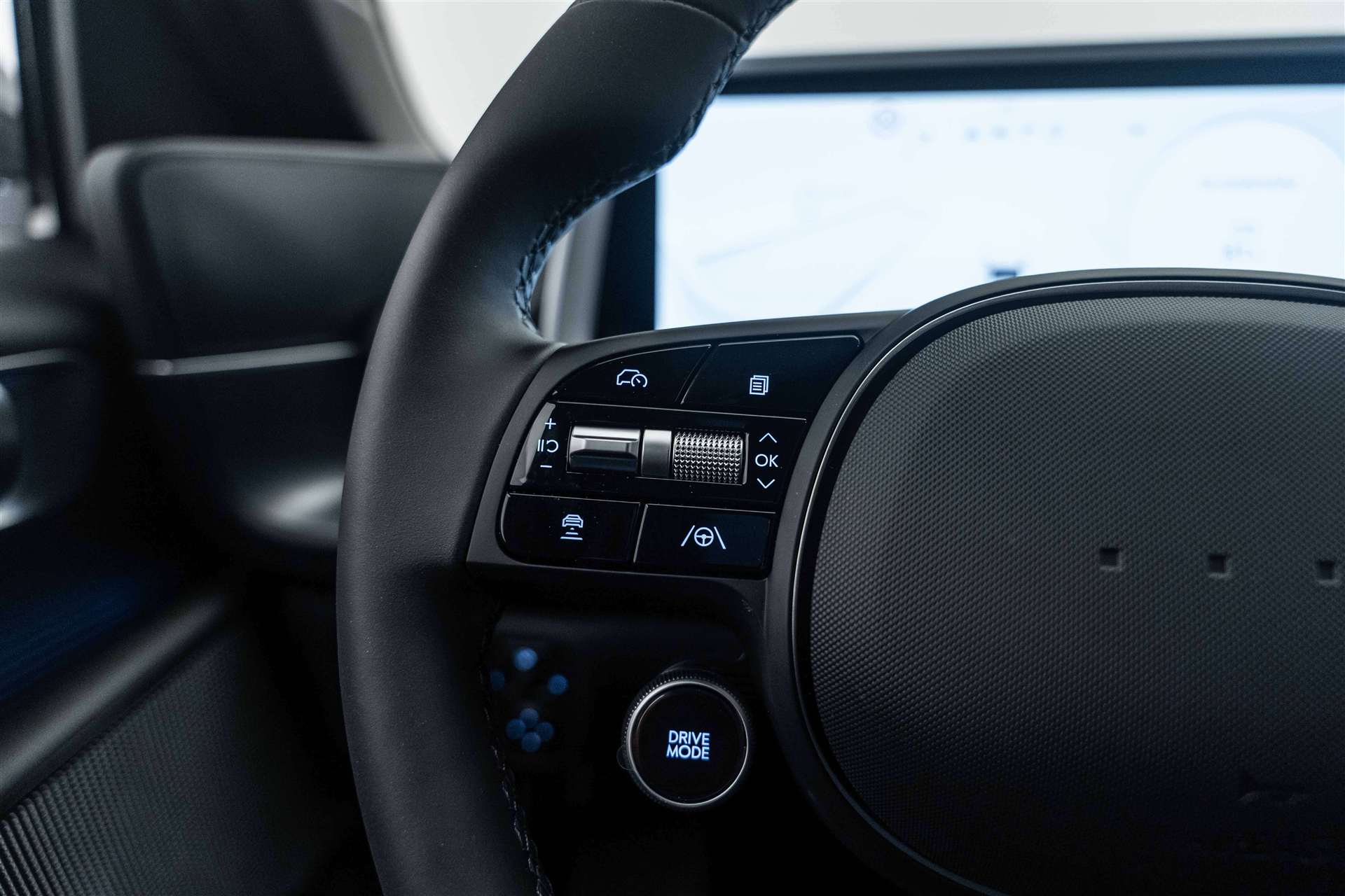 HYUNDAI Ioniq 6 77kWh Plus Line 325PS 4WD Automat-image-16
