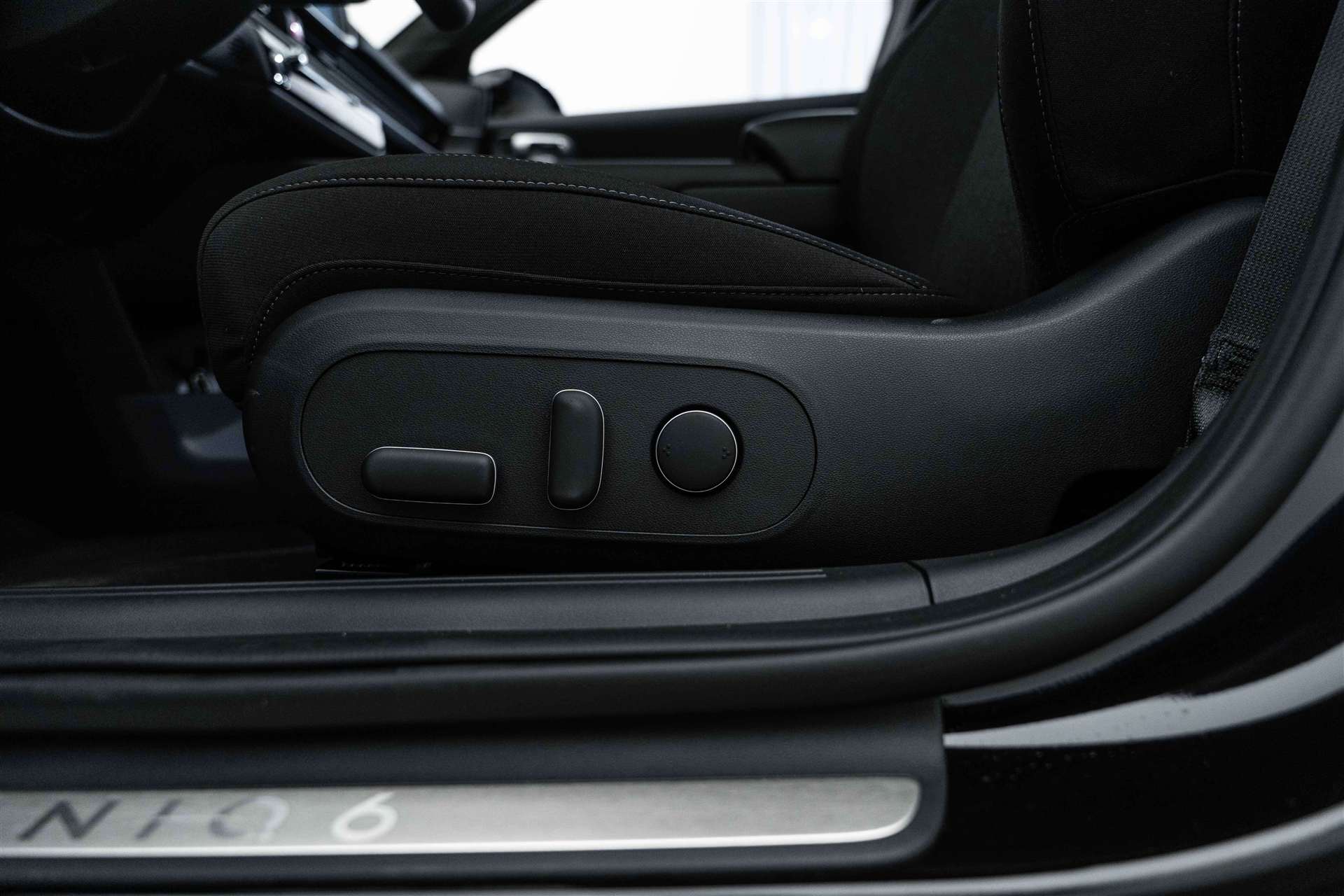 HYUNDAI Ioniq 6 77kWh Plus Line 325PS 4WD Automat-image-15