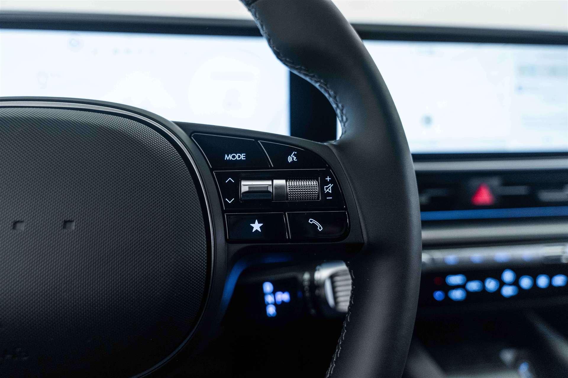 HYUNDAI Ioniq 6 77kWh Plus Line 325PS 4WD Automat-image-17
