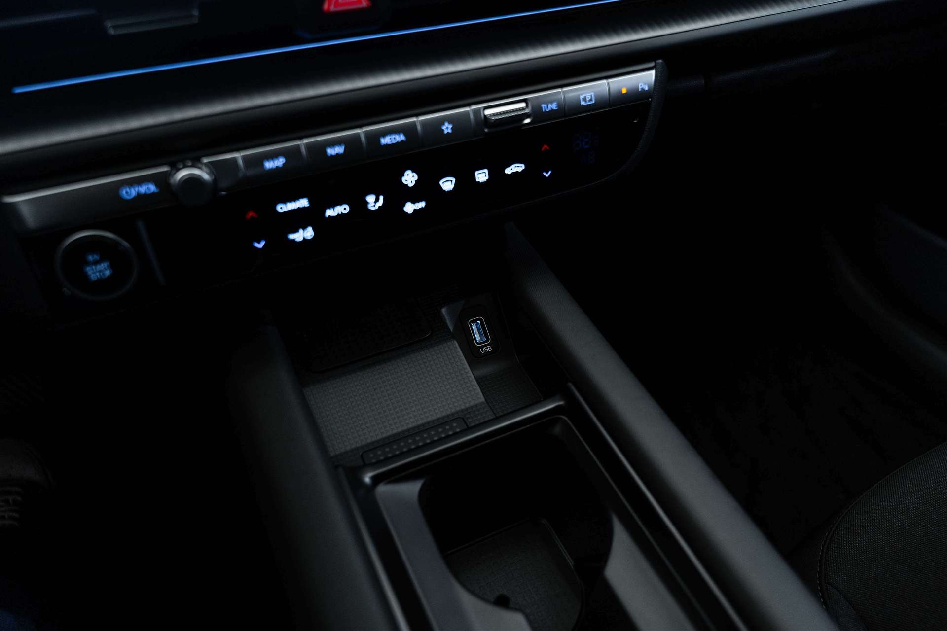 HYUNDAI Ioniq 6 77kWh Plus Line 325PS 4WD Automat-image-26