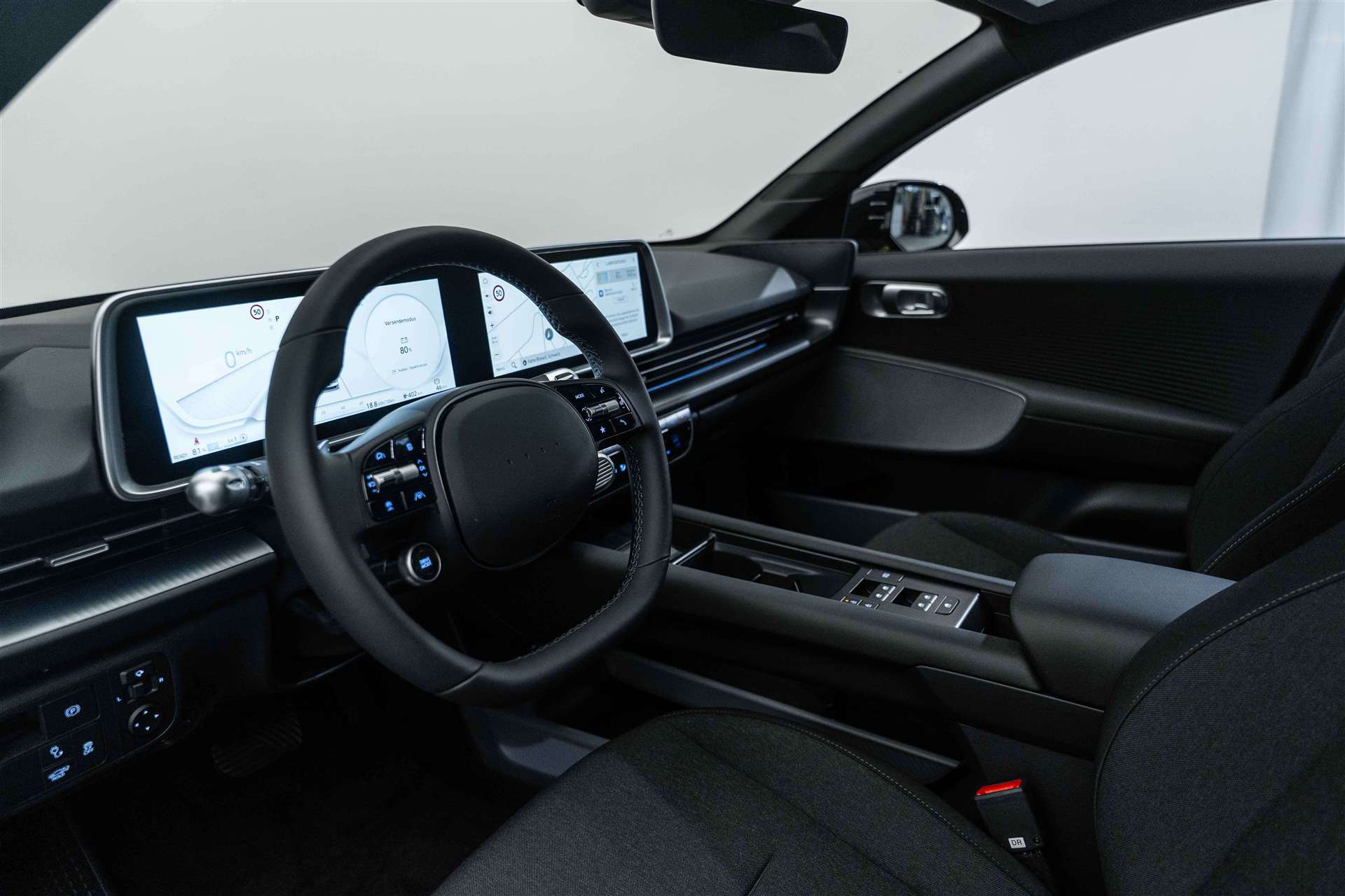 HYUNDAI Ioniq 6 77kWh Plus Line 325PS 4WD Automat-image-7