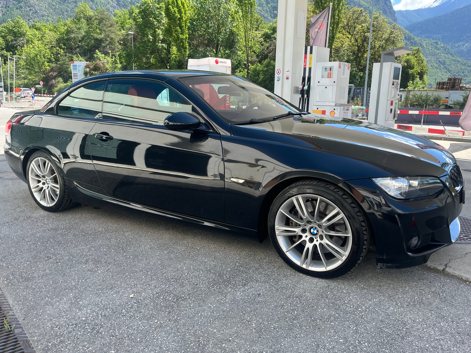 BMW 330i Cabriolet-image-5
