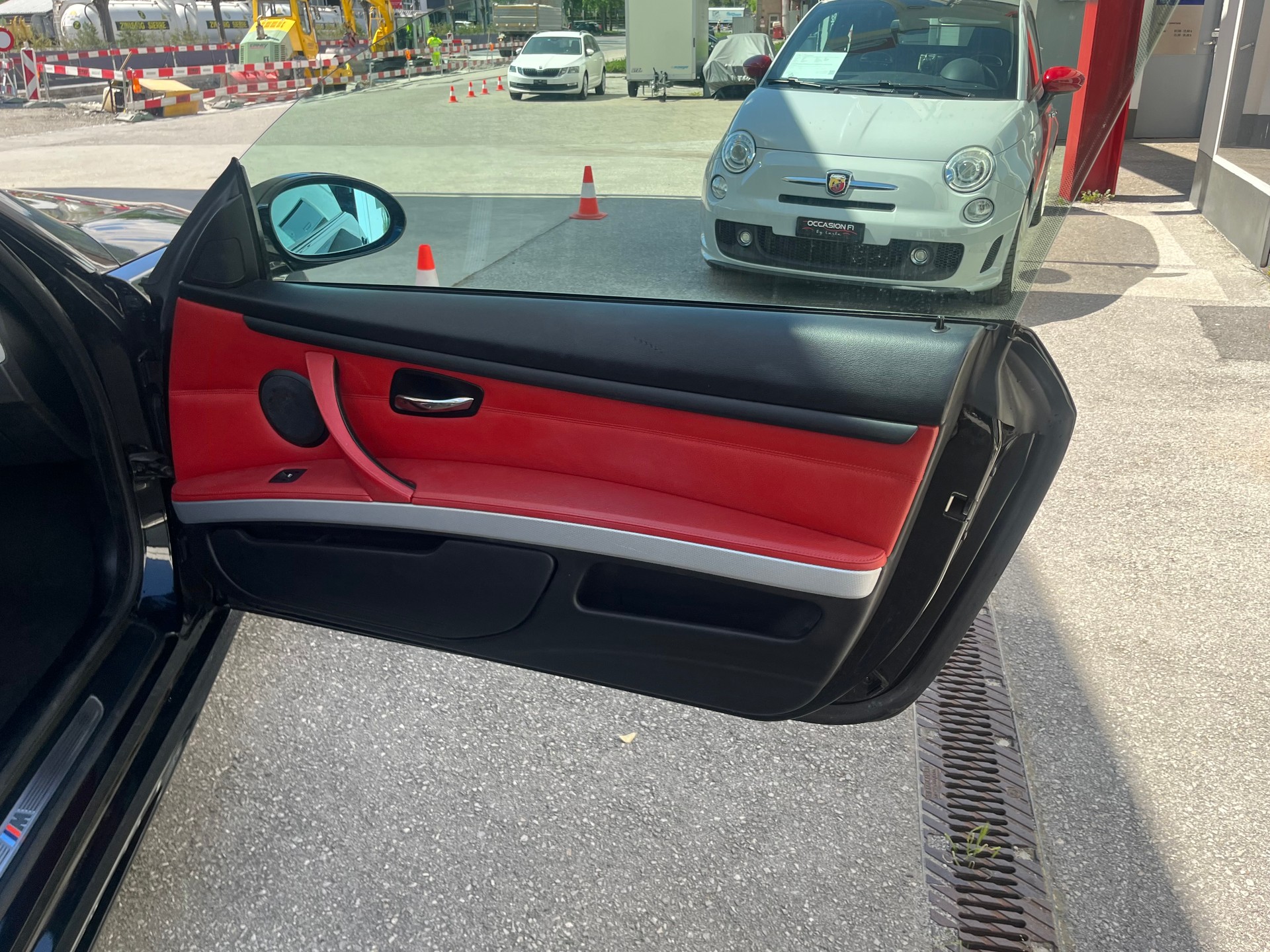 BMW 330i Cabriolet-image-12