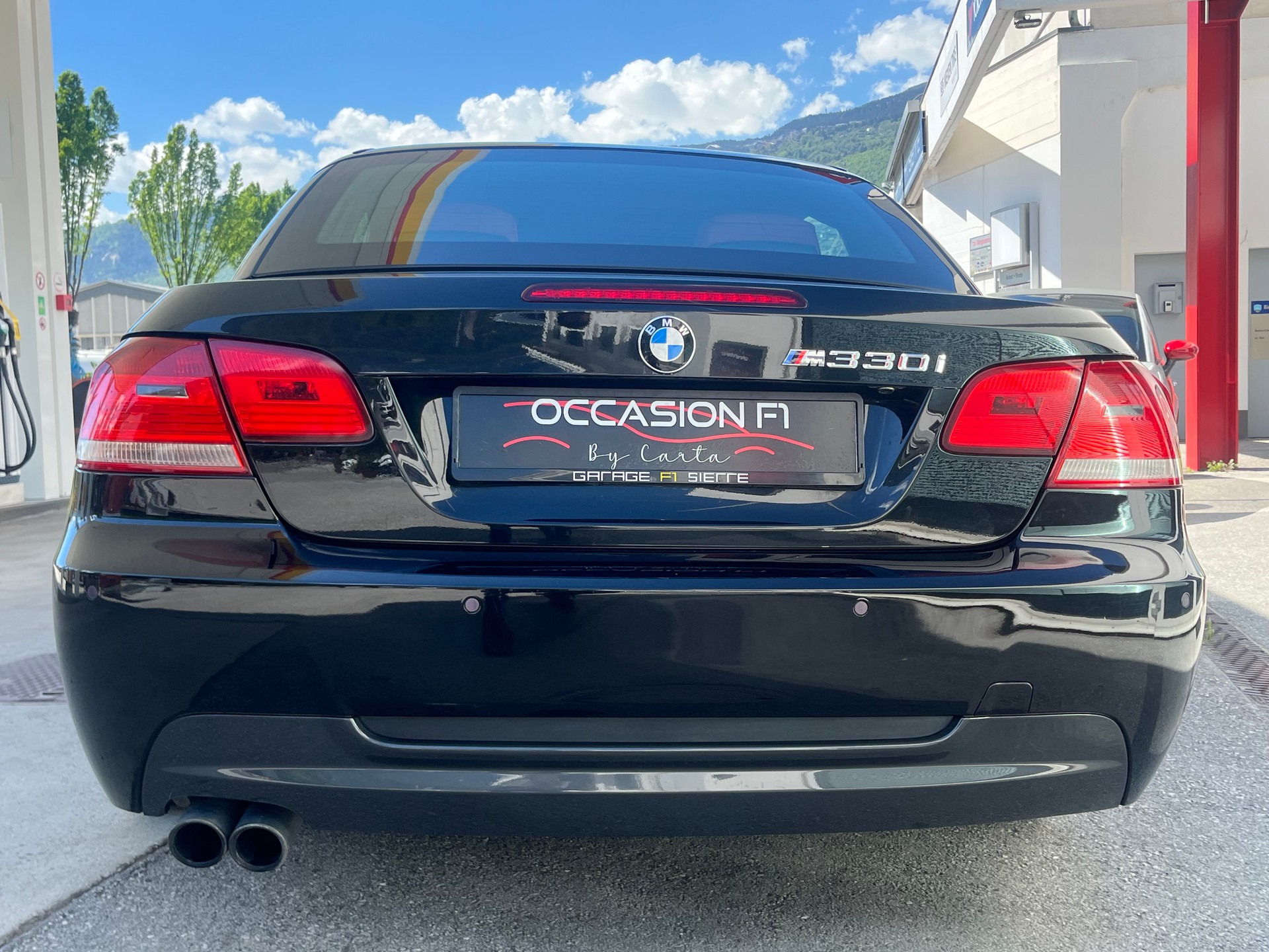 BMW 330i Cabriolet-showroom-element-3