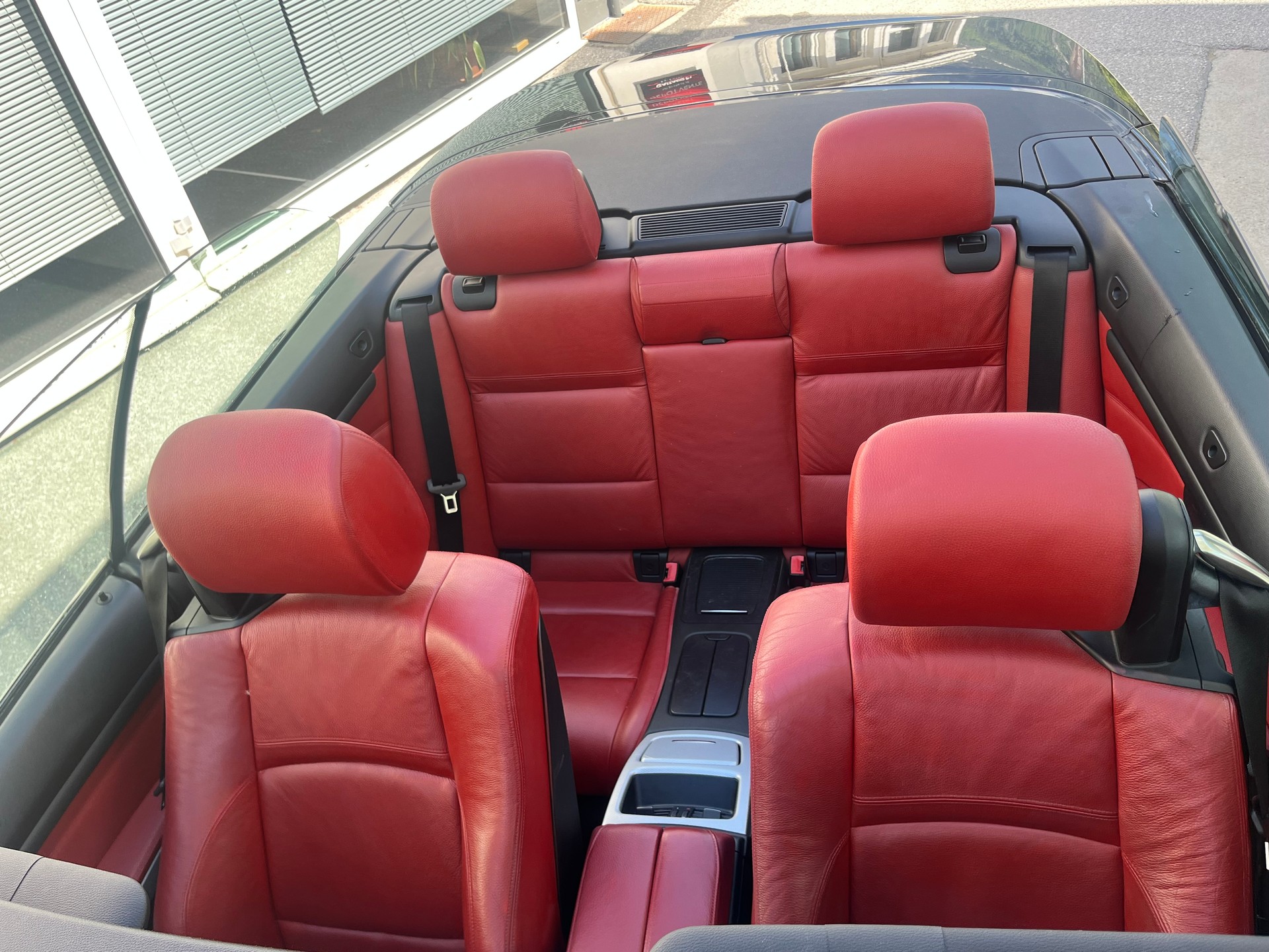 BMW 330i Cabriolet-image-8