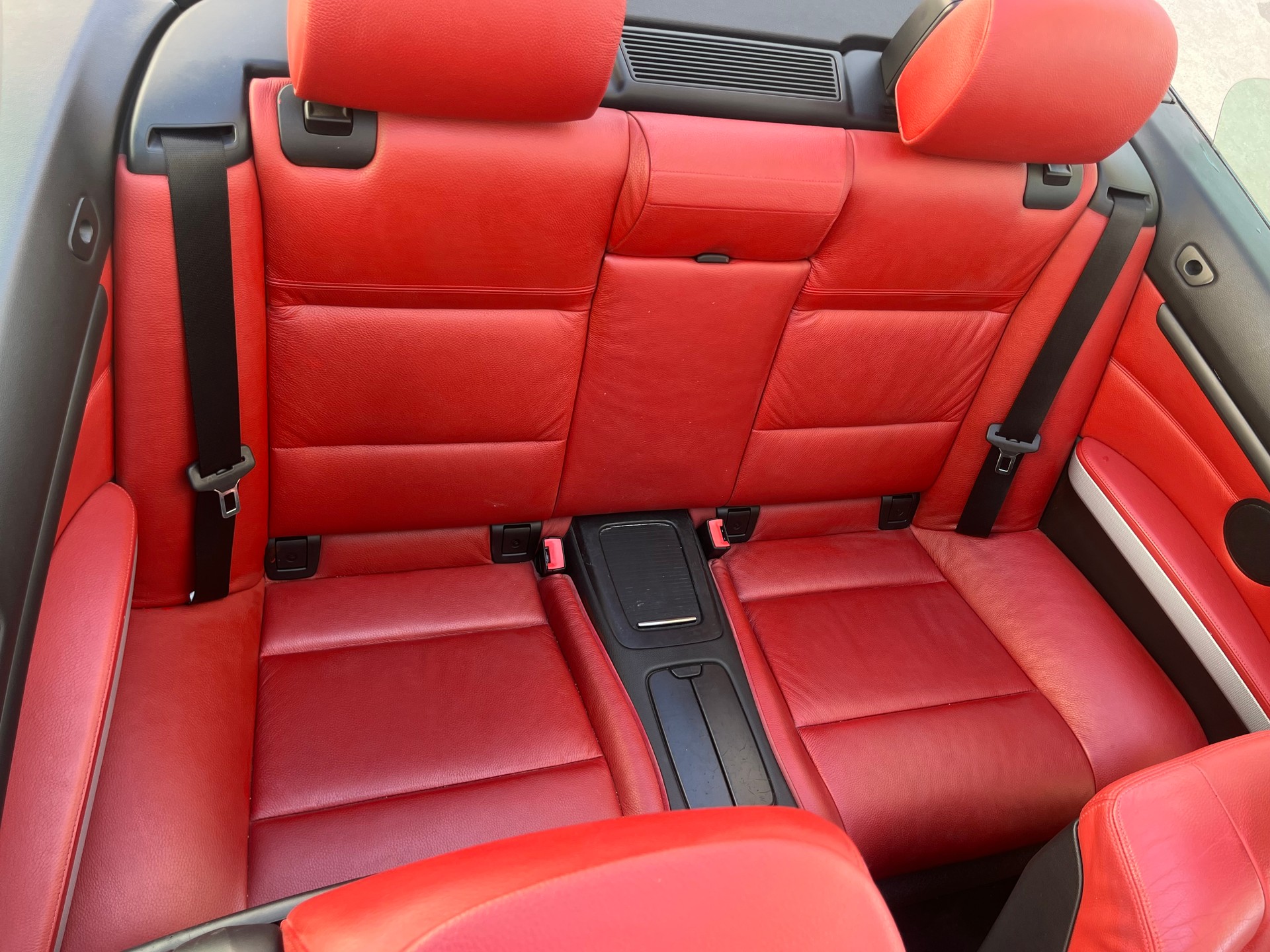 BMW 330i Cabriolet-image-13