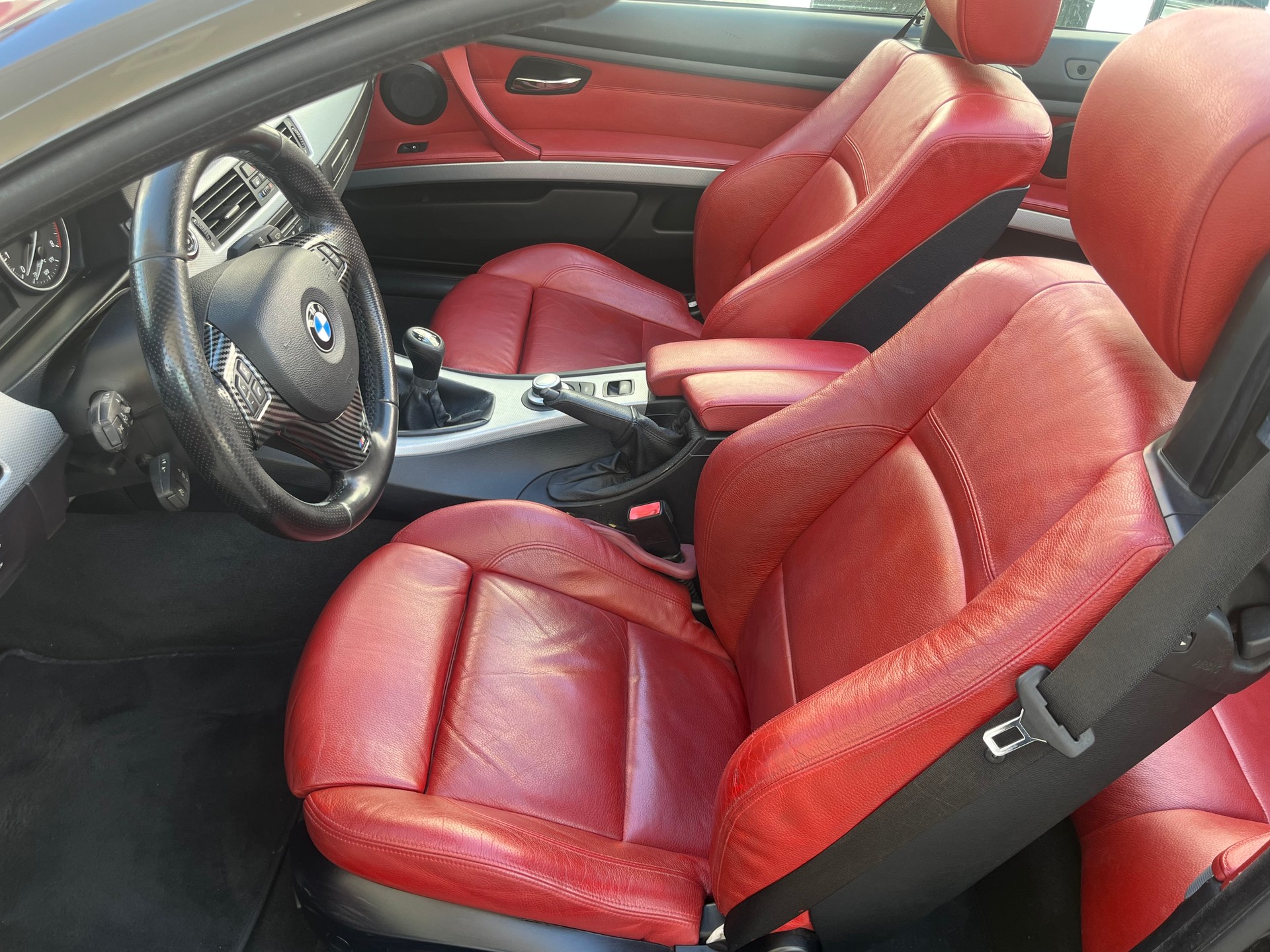 BMW 330i Cabriolet-image-9