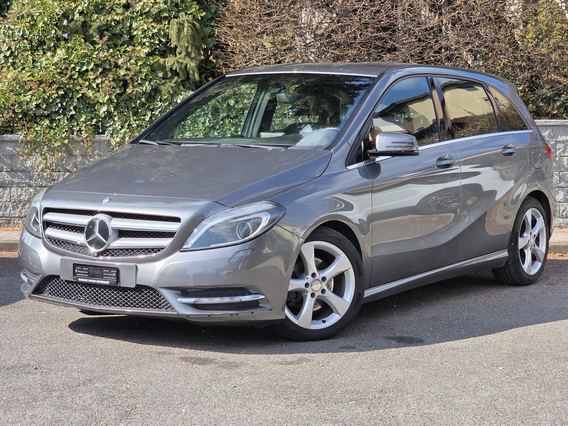 MERCEDES-BENZ B 180
