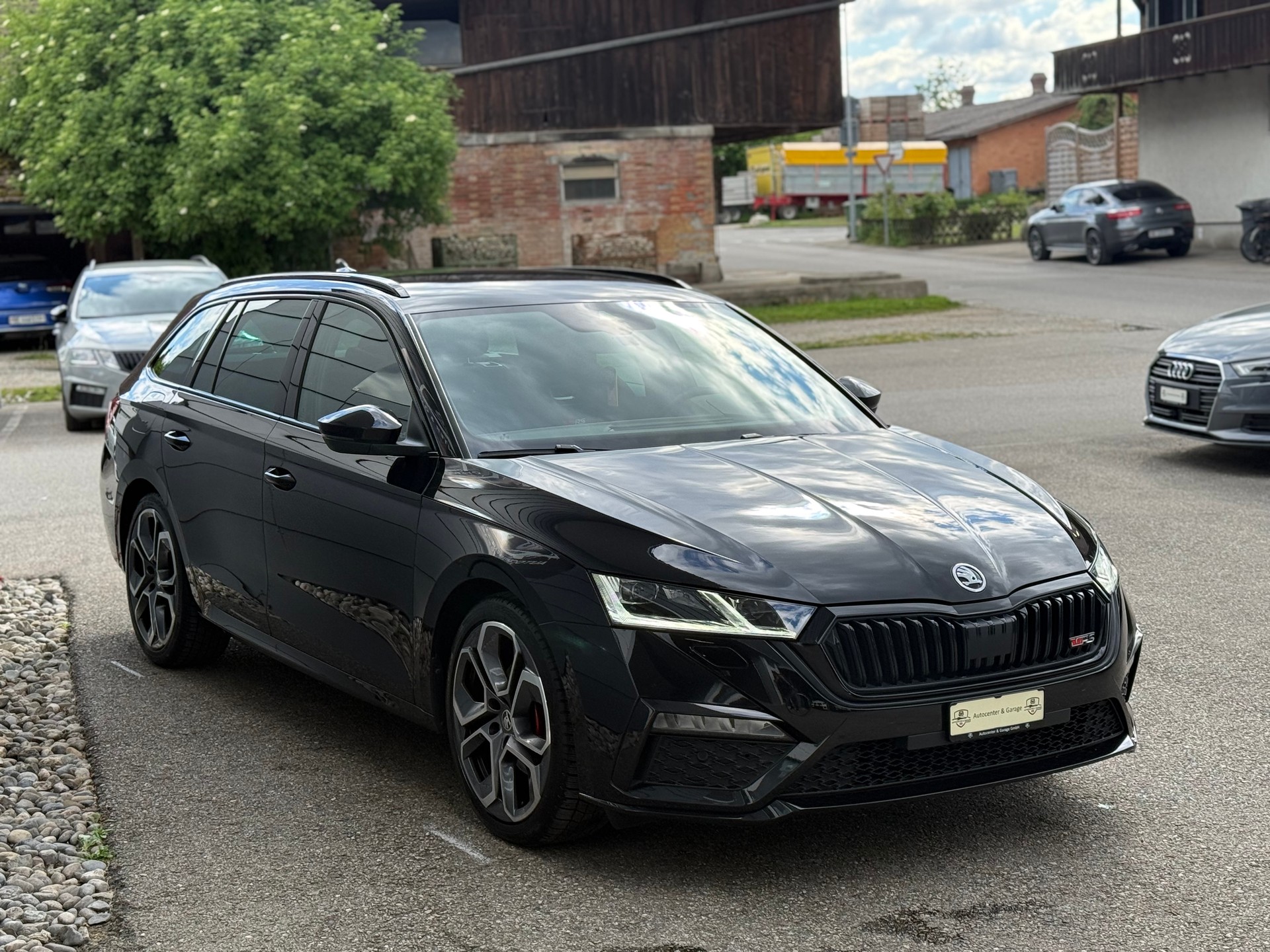 SKODA Octavia Combi 2.0 TDI DSG RS 4x4 °° 5 Jahre / 100'000 KM Skoda Garantie °°-image-8
