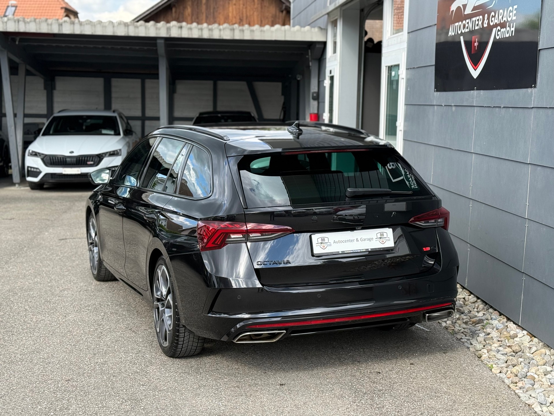SKODA Octavia Combi 2.0 TDI DSG RS 4x4 °° 5 Jahre / 100'000 KM Skoda Garantie °°-image-5