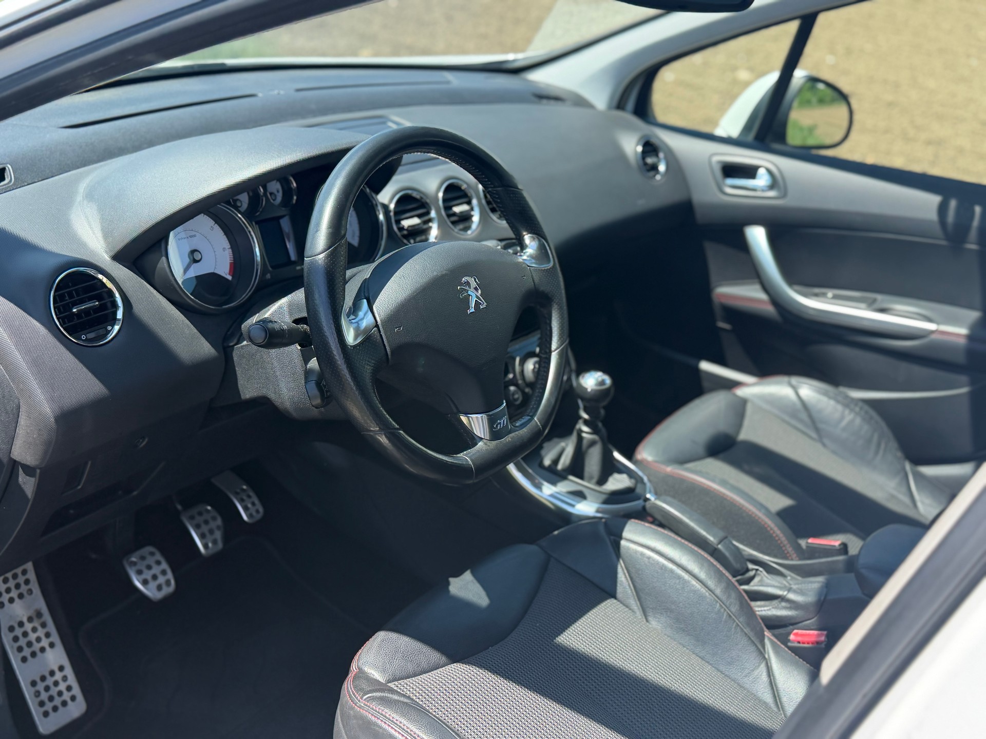 PEUGEOT 308 1.6 16V T GTi-image-10
