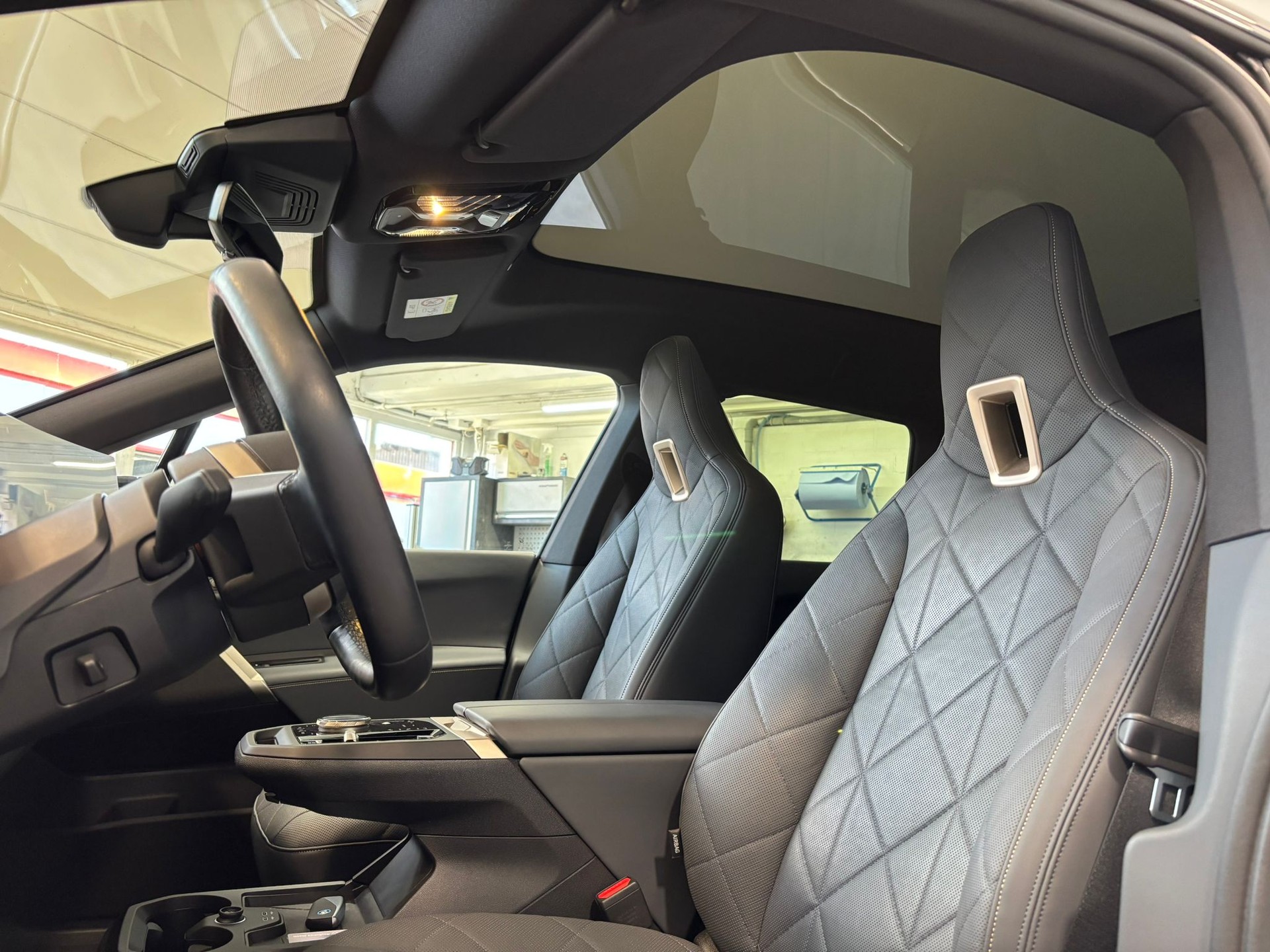 BMW iX xDrive50-image-10