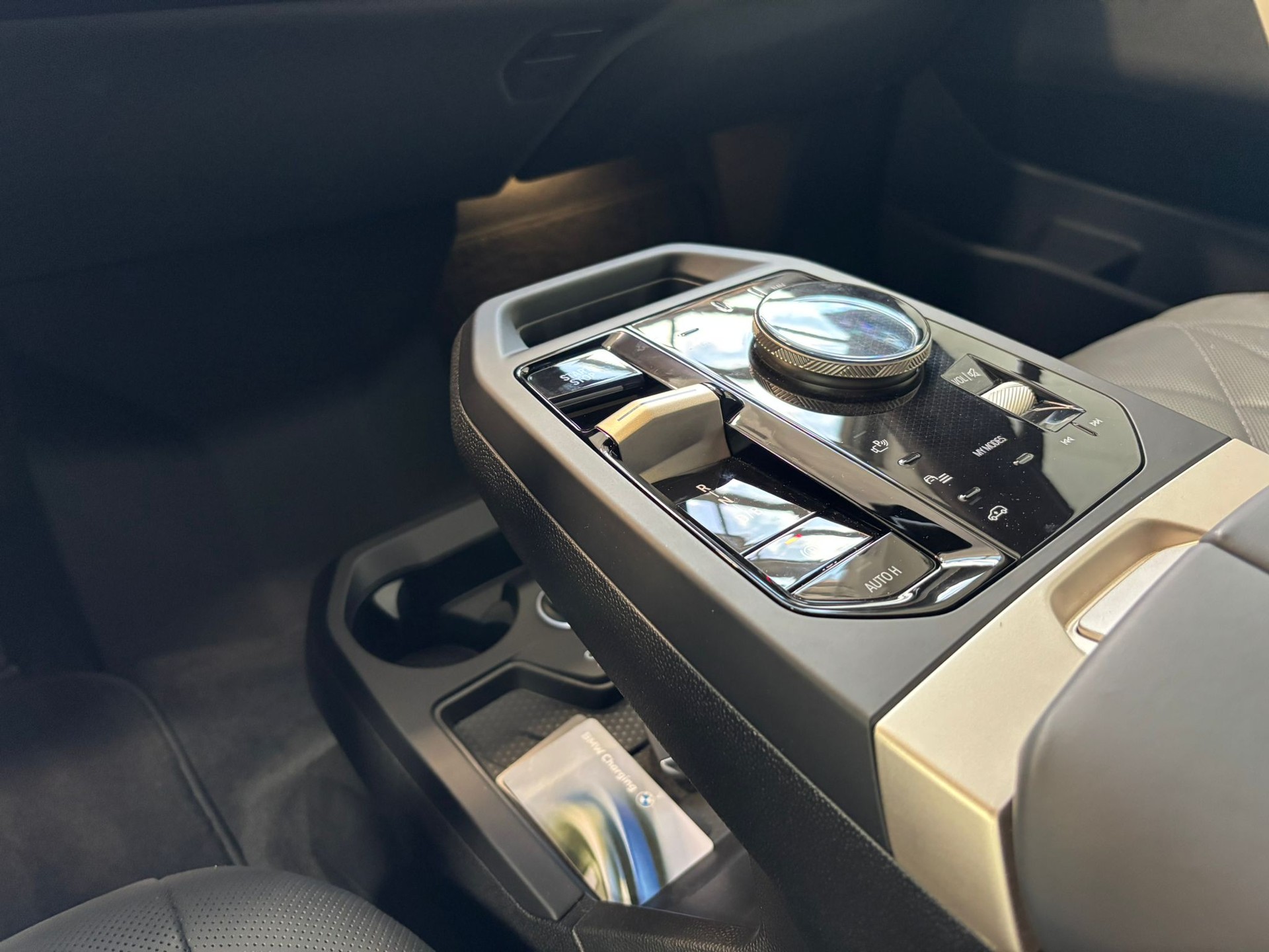 BMW iX xDrive50-image-11