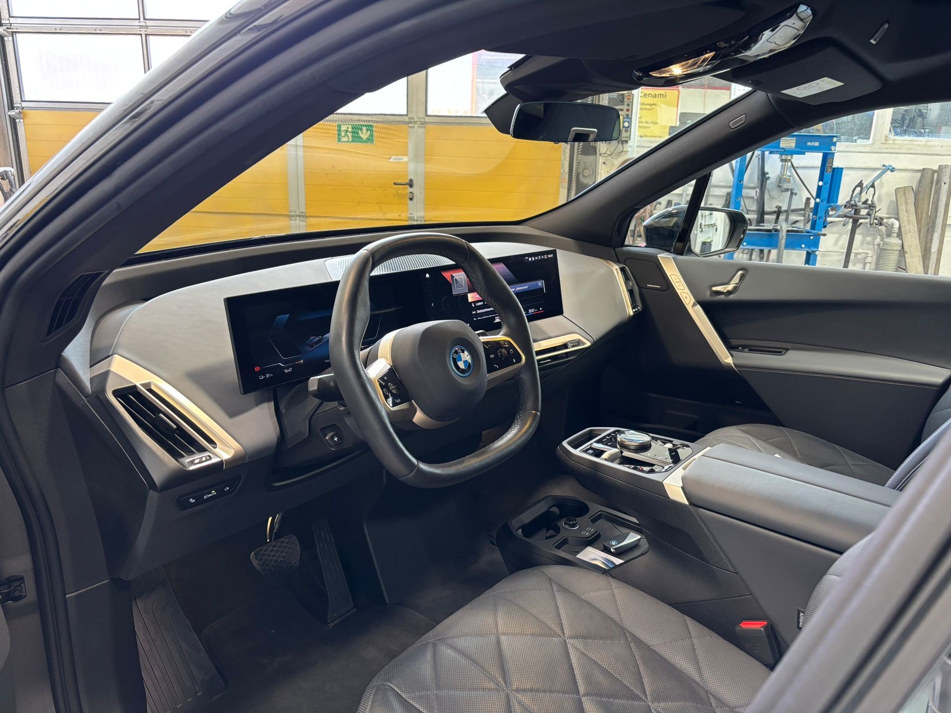 BMW iX xDrive50-image-9