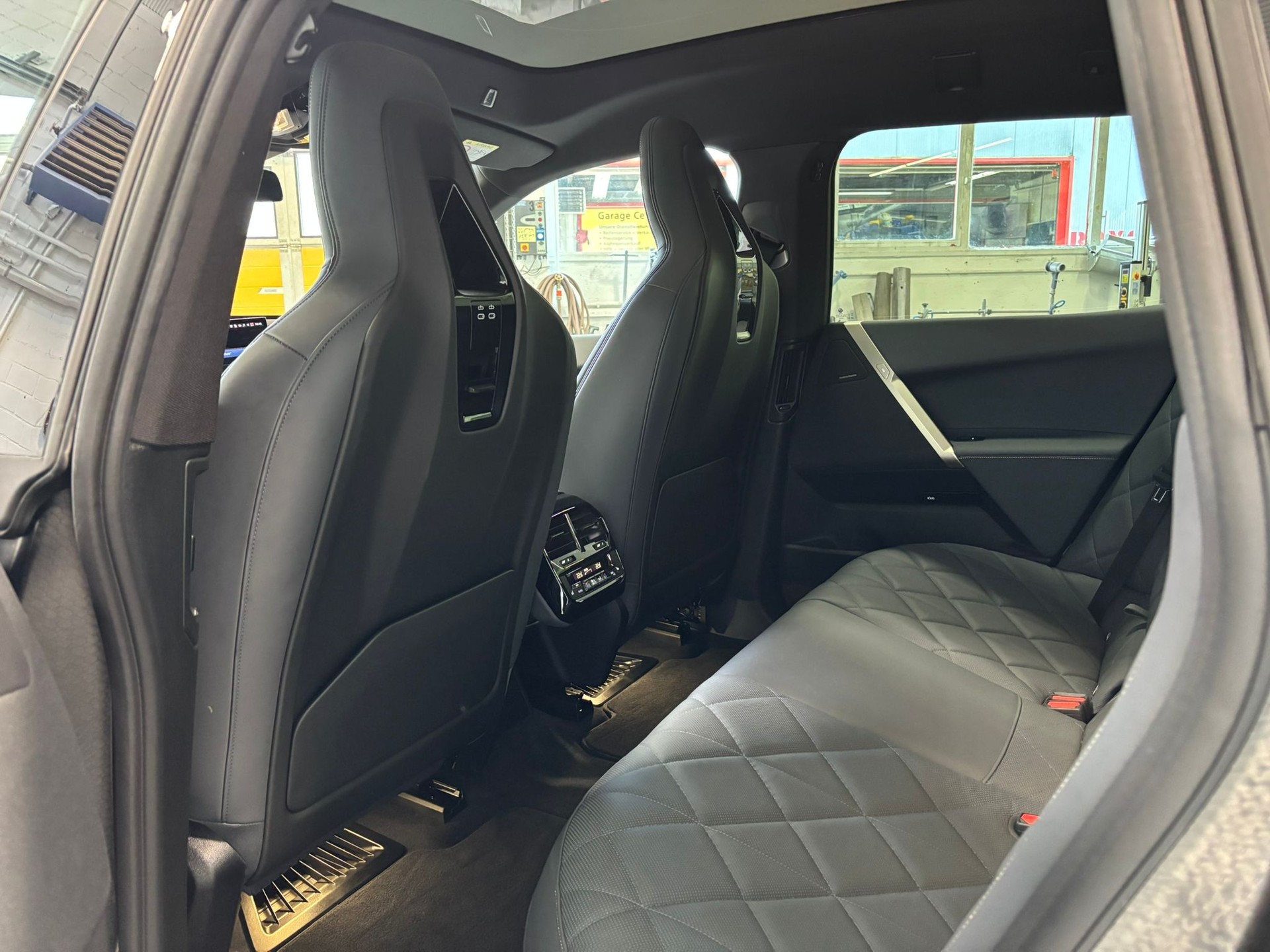 BMW iX xDrive50-image-7