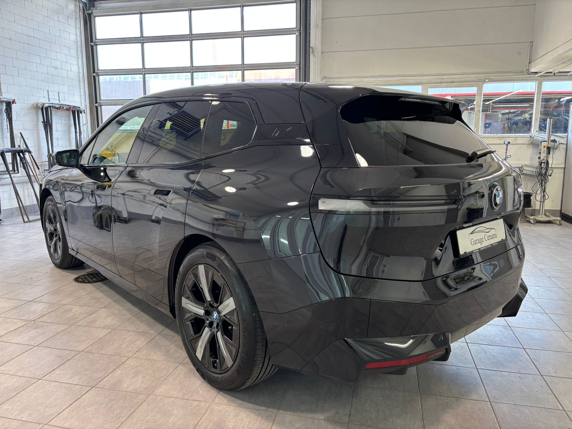 BMW iX xDrive50-image-3