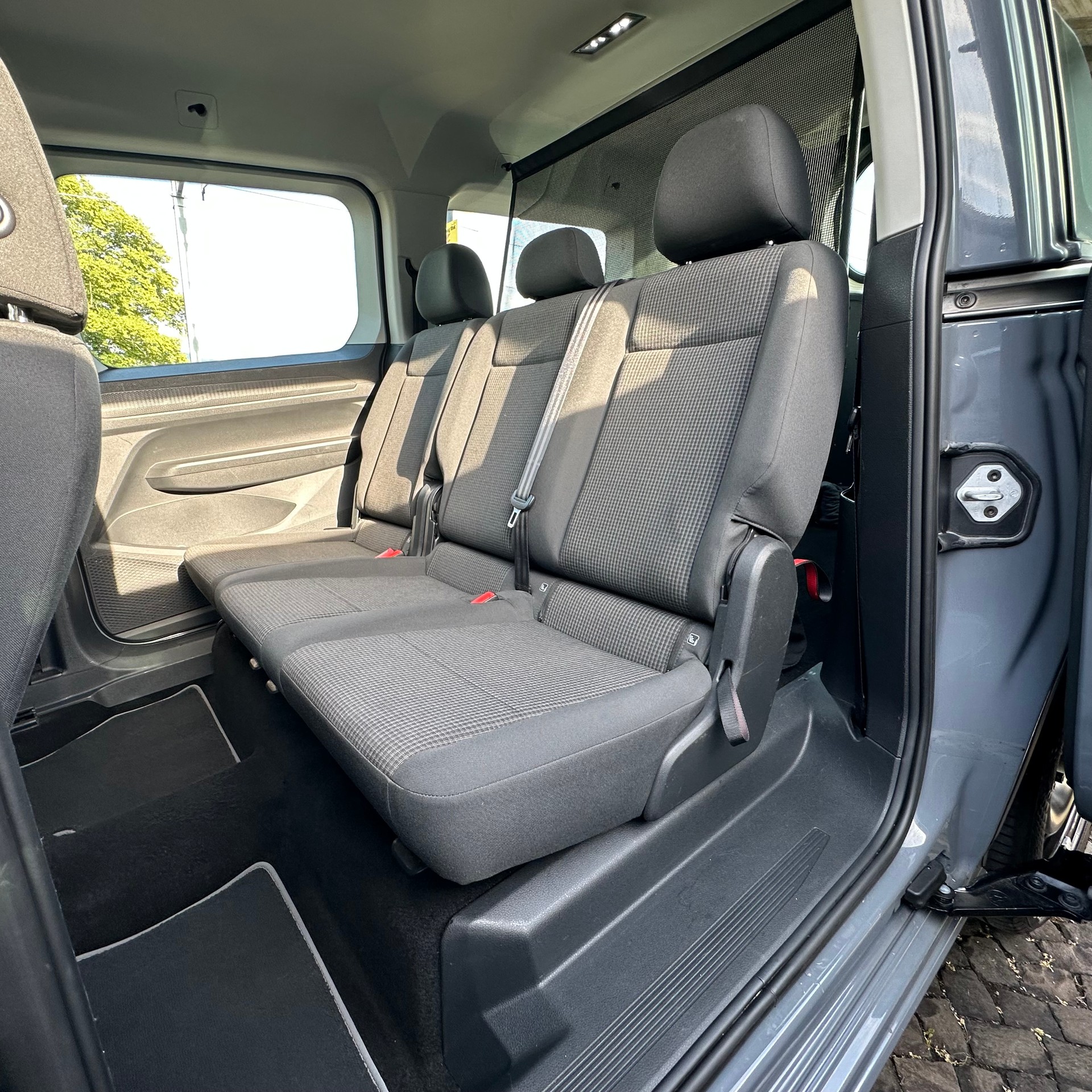 VW Caddy 2.0 TDI-image-13