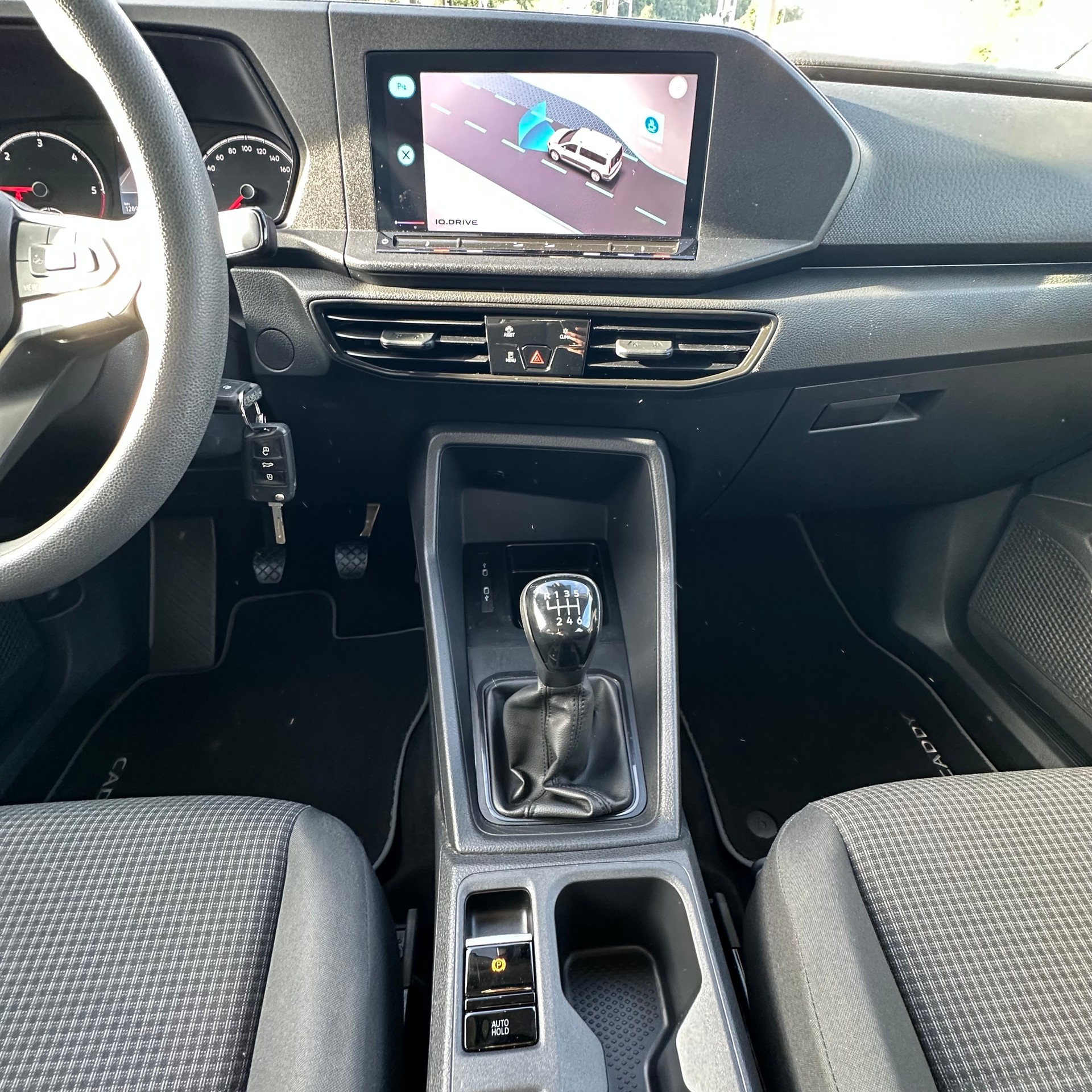 VW Caddy 2.0 TDI-image-10