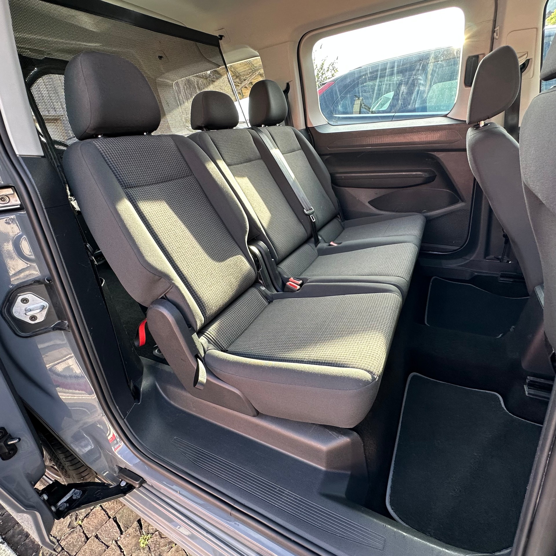 VW Caddy 2.0 TDI-image-14