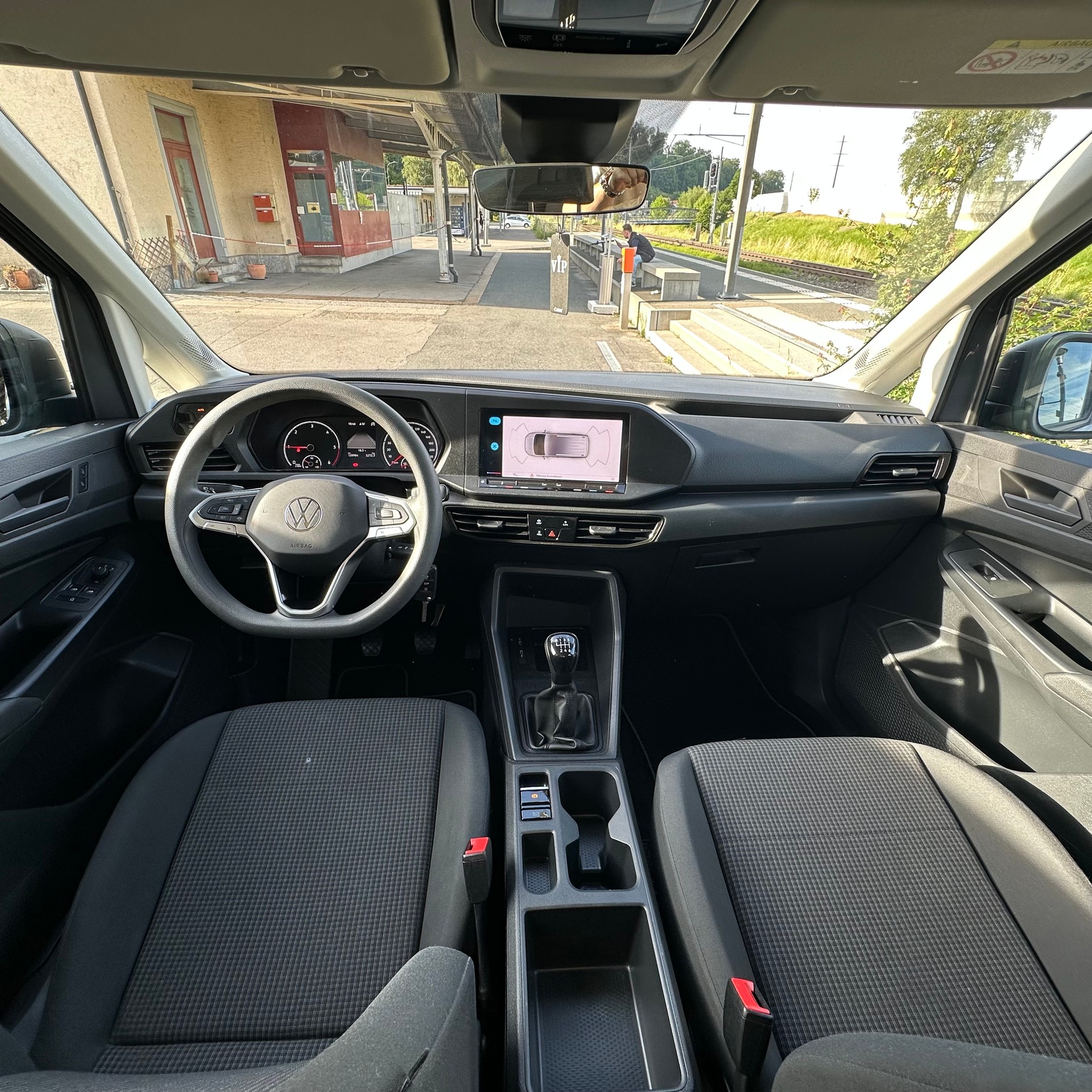 VW Caddy 2.0 TDI-image-9