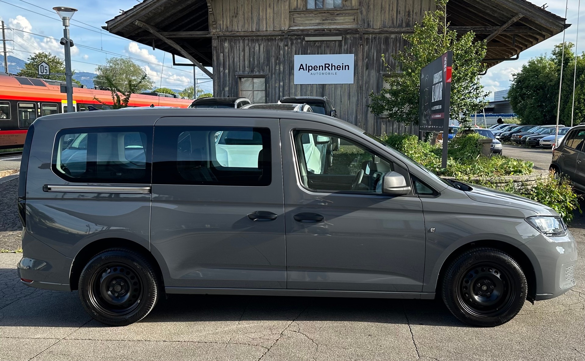 VW Caddy 2.0 TDI-image-1