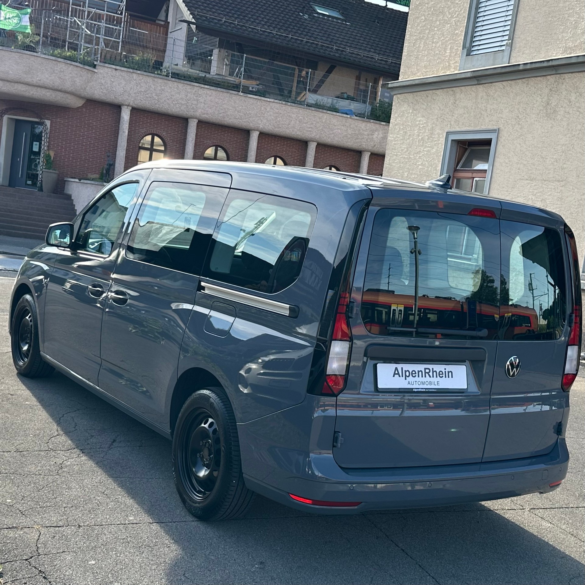 VW Caddy 2.0 TDI-image-4