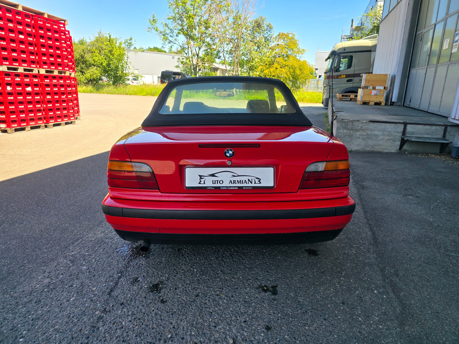 BMW 318i Cabrio-showroom-element-3