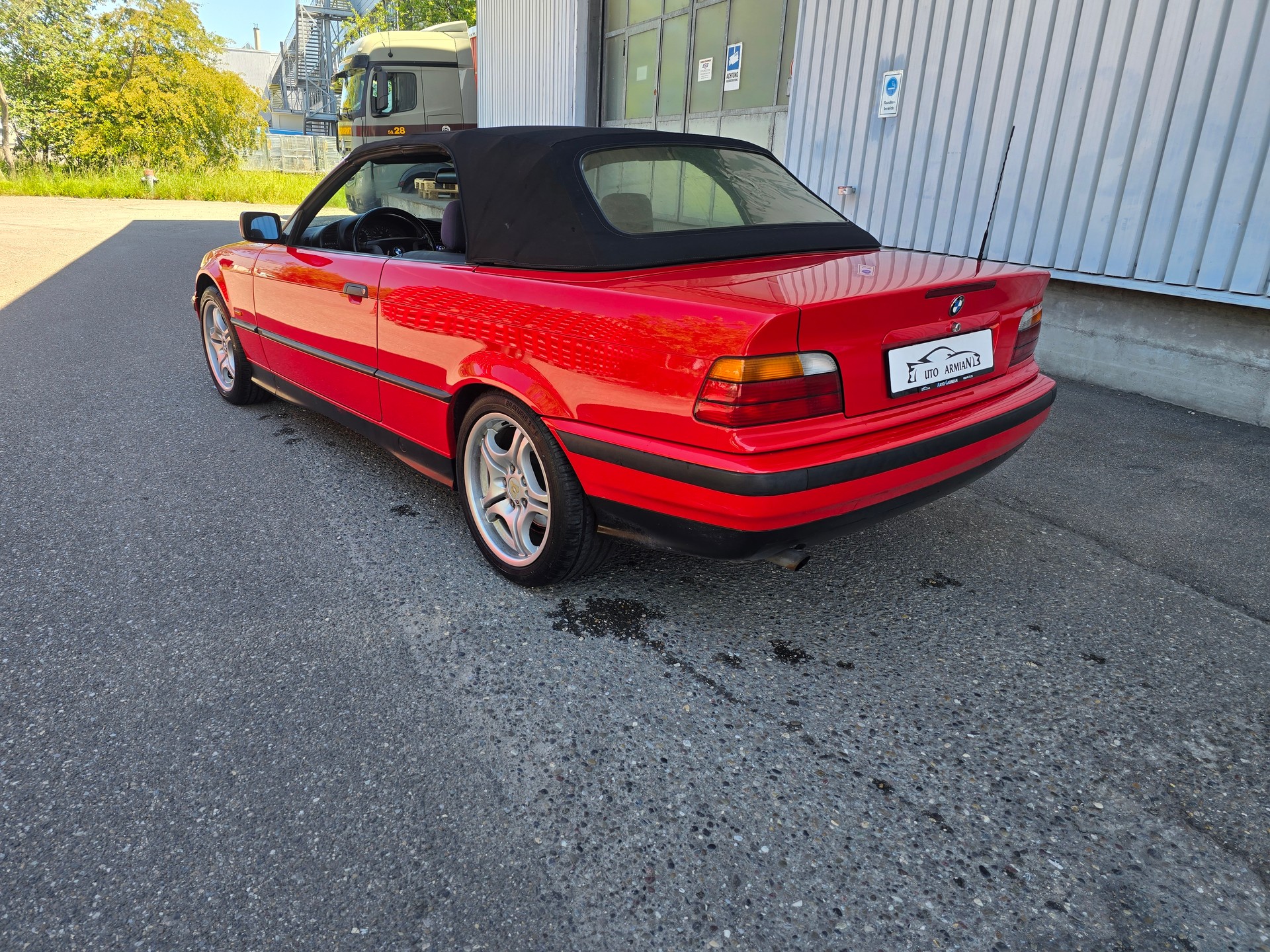 BMW 318i Cabrio-image-5
