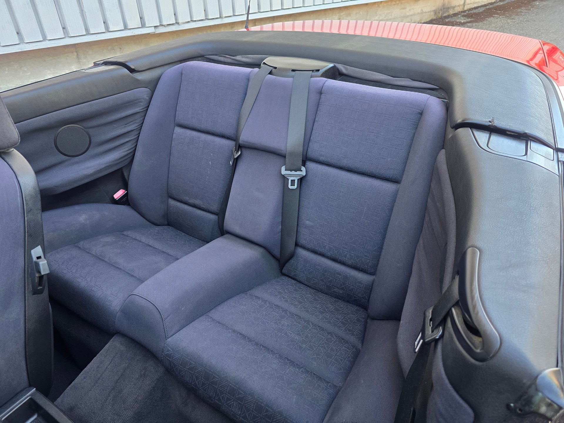 BMW 318i Cabrio-image-18