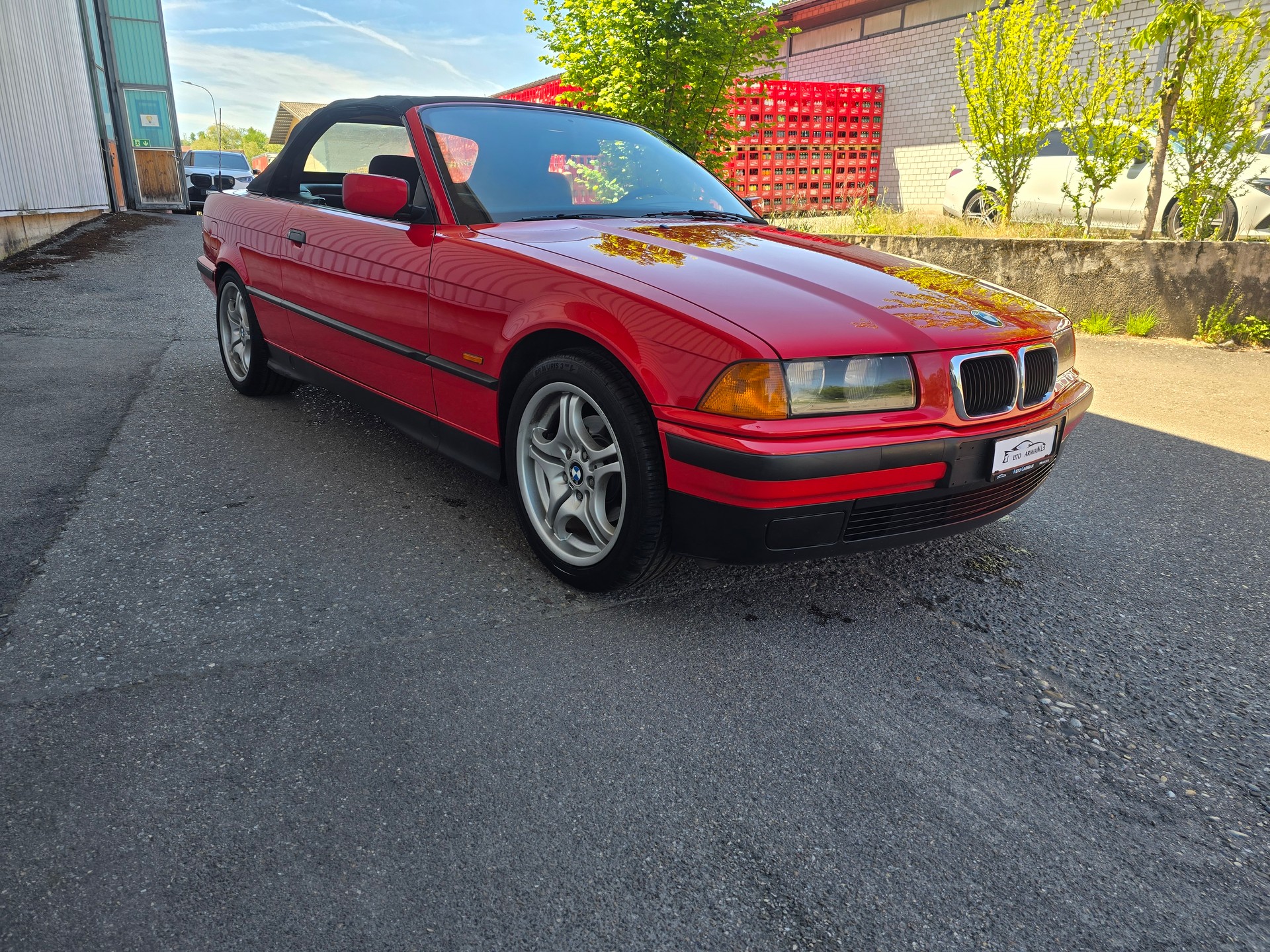 BMW 318i Cabrio-showroom-element-1