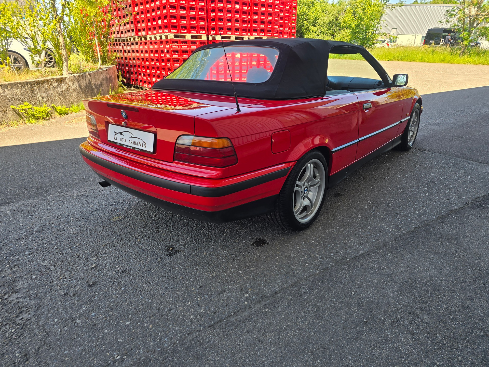 BMW 318i Cabrio-image-4