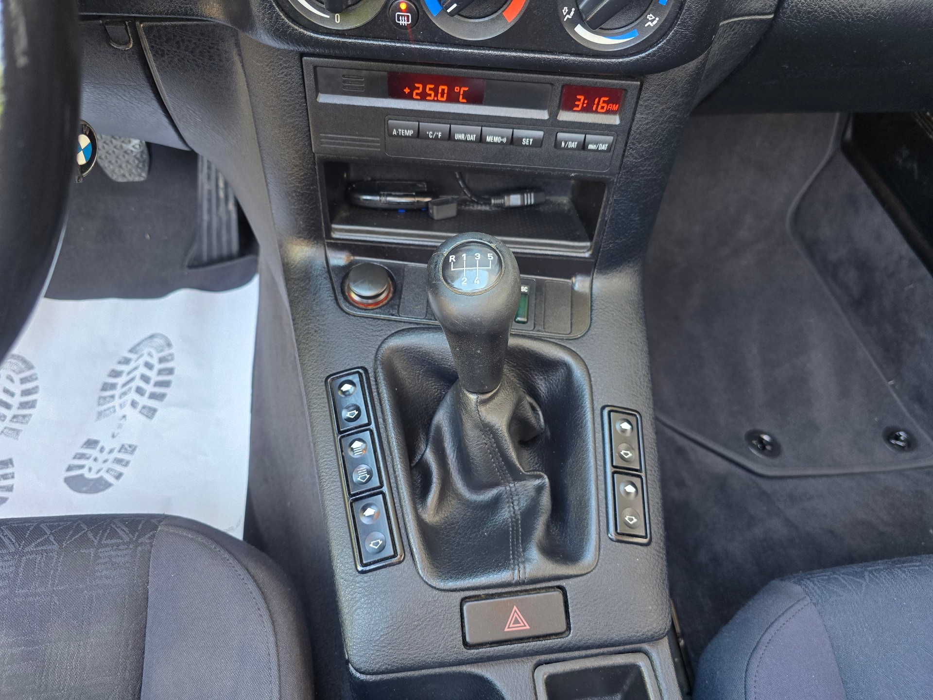 BMW 318i Cabrio-image-22