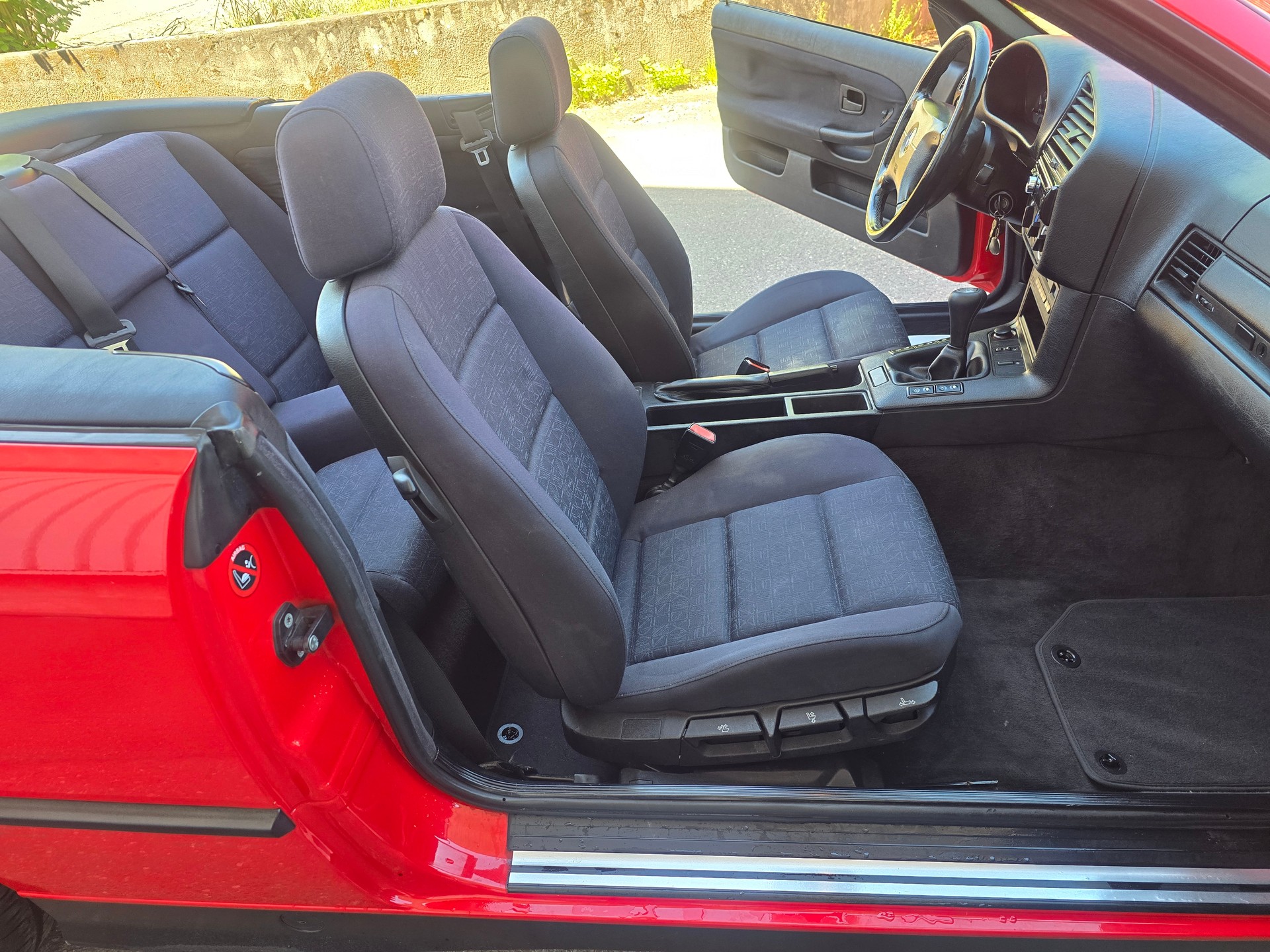 BMW 318i Cabrio-image-19