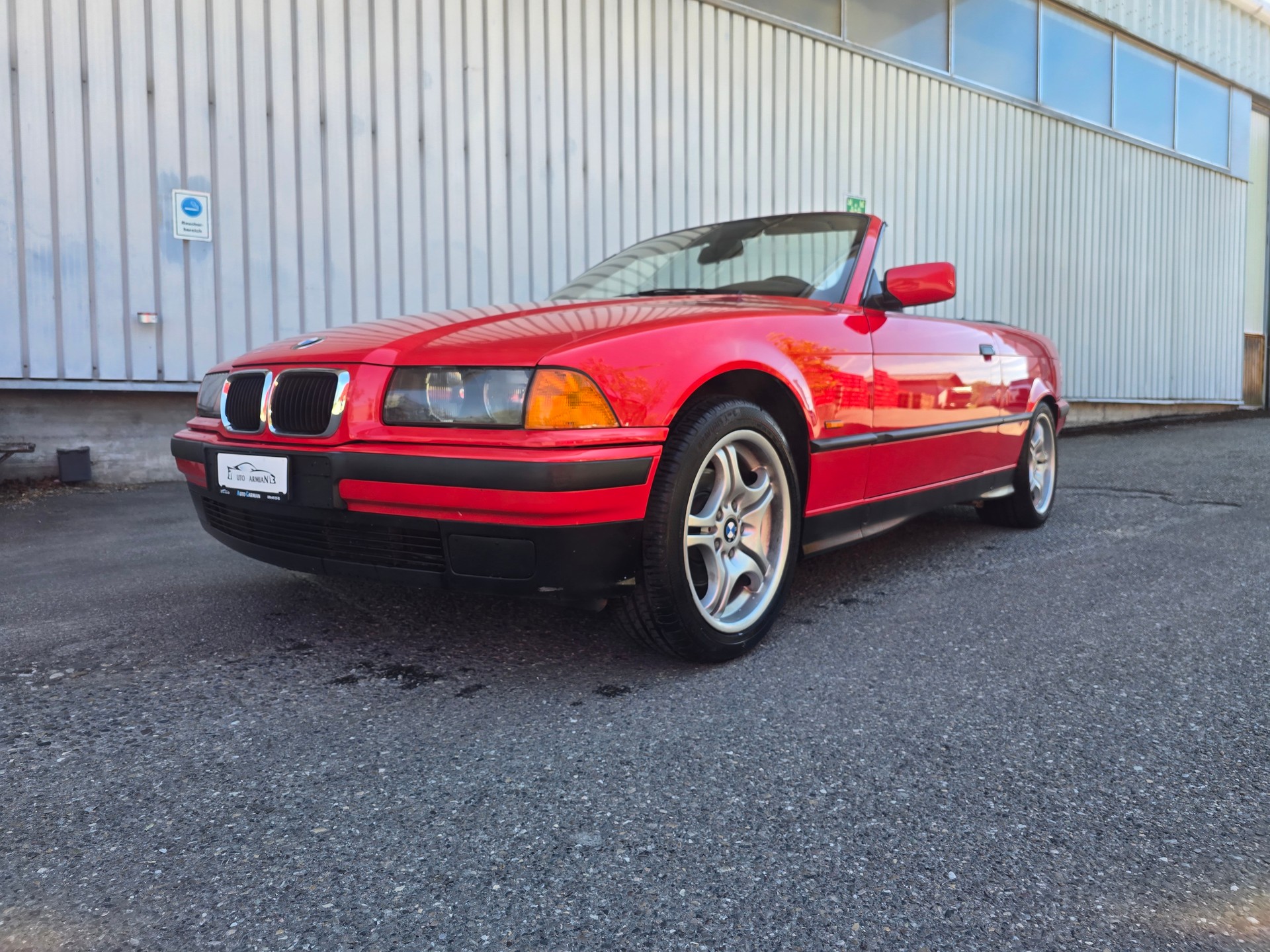 BMW 318i Cabrio-image-8