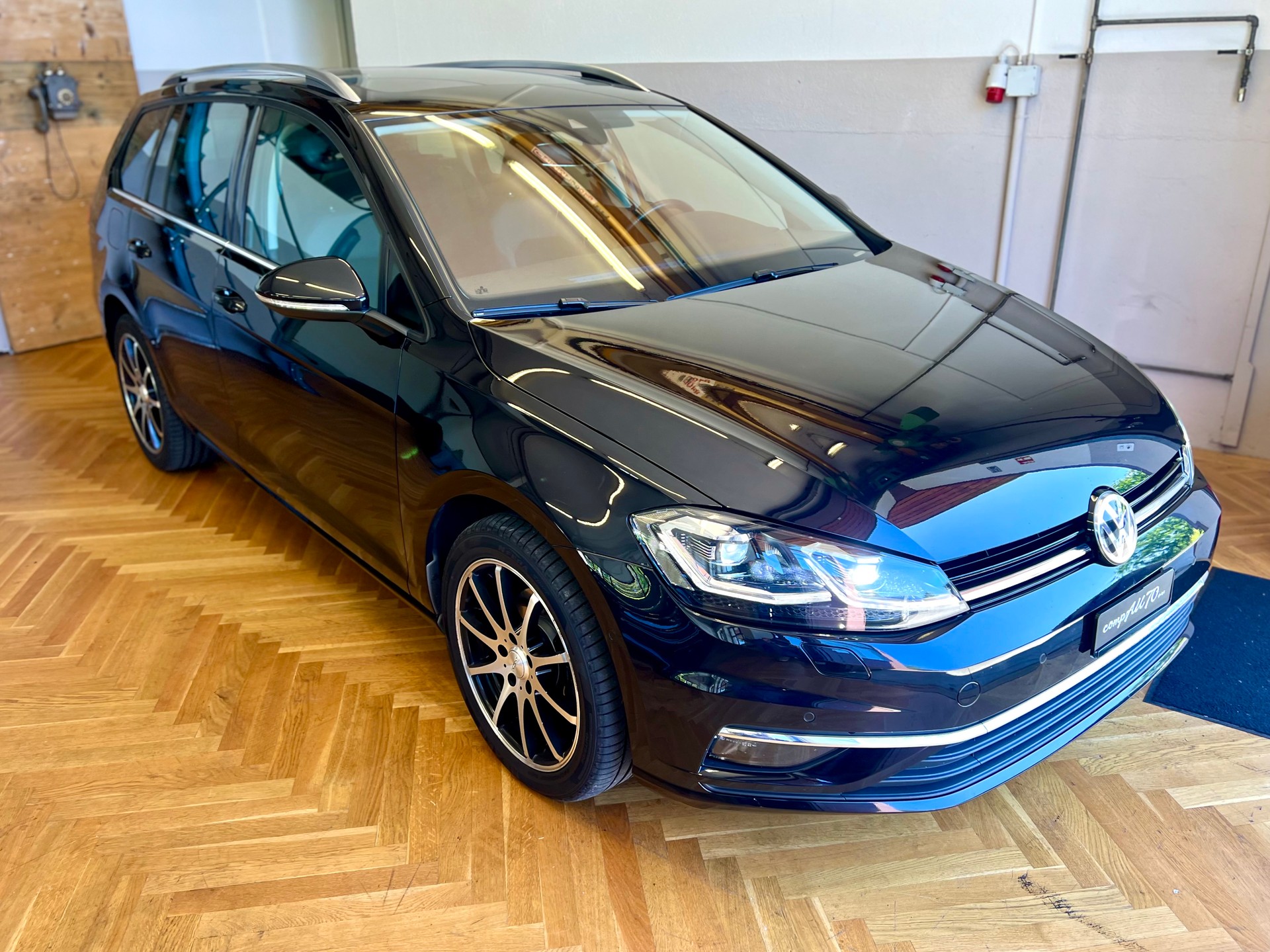 VW Golf Variant 2.0 TDI Highline 4Motion DSG-image-15
