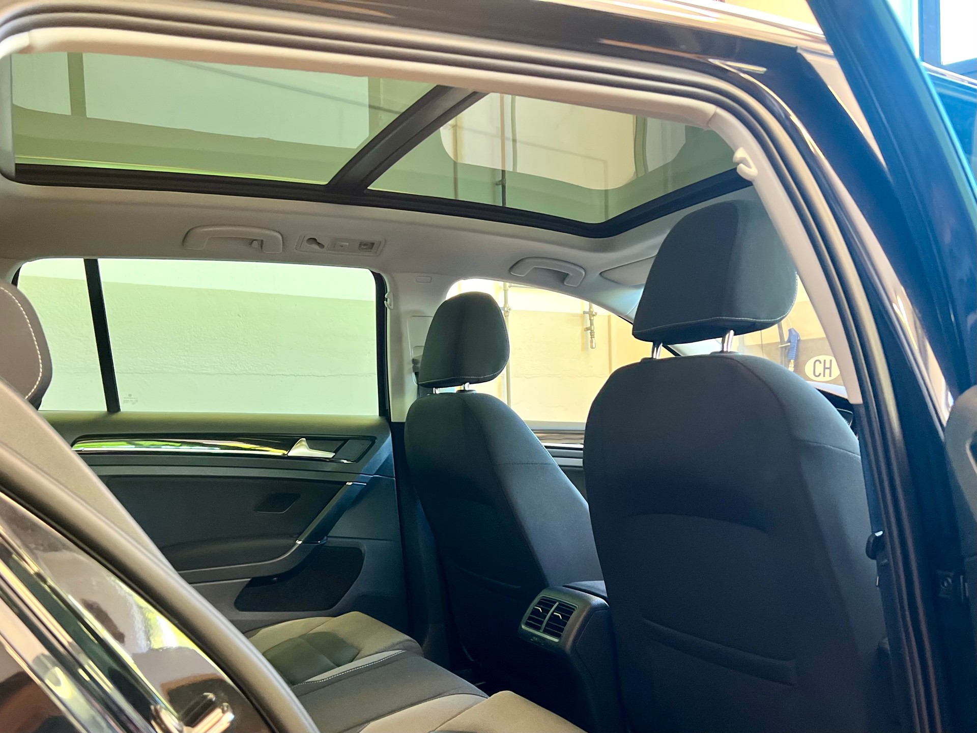 VW Golf Variant 2.0 TDI Highline 4Motion DSG-image-23