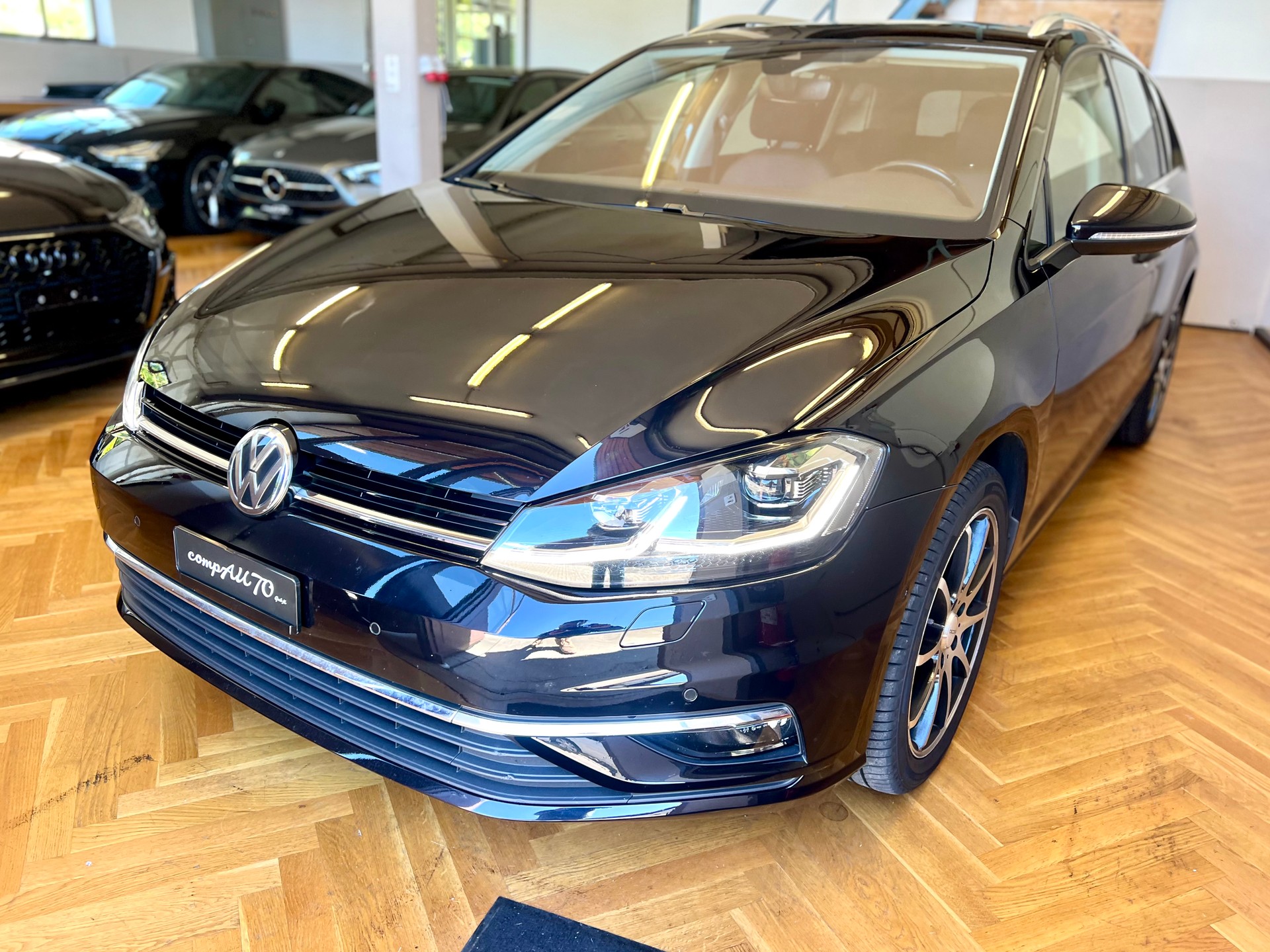 VW Golf Variant 2.0 TDI Highline 4Motion DSG-image-11